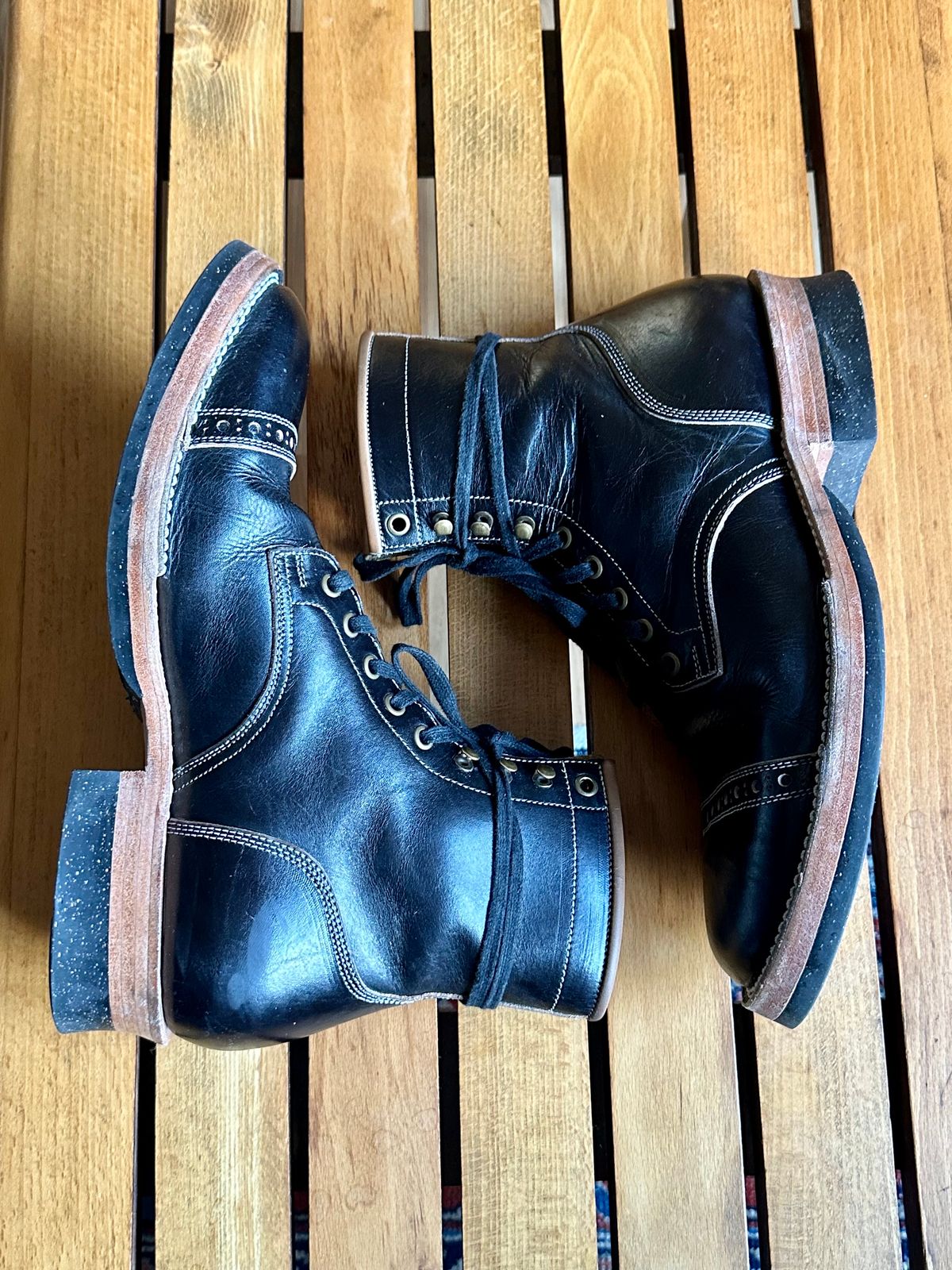 Photo by old_walrus on April 4, 2023 of the Monroe 19927 in Malayan Black Hand-Dyed Natural Veg Tan.