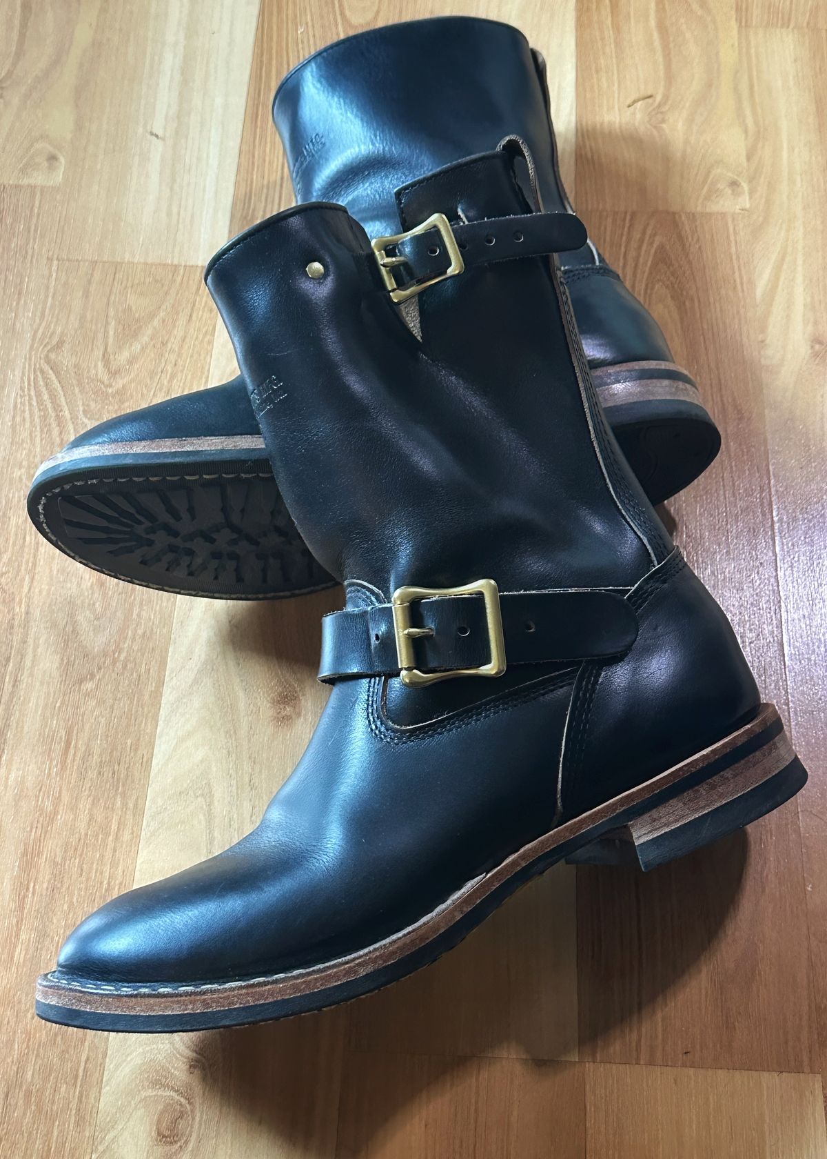 Photo by old_walrus on May 28, 2025 of the White's Max Schaaf 4Q x White's Engineer in Horween Black Chromexcel.