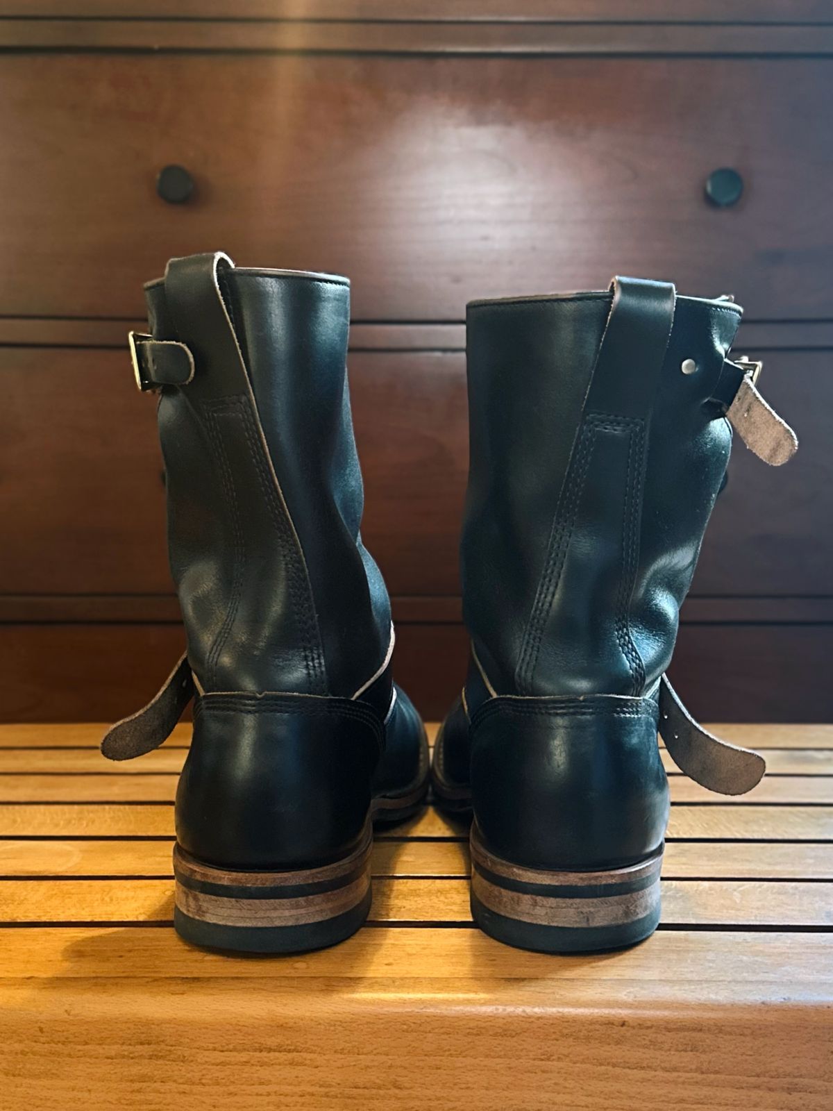 Photo by old_walrus on October 5, 2025 of the White's Max Schaaf 4Q x White's Engineer in Horween Black Chromexcel.