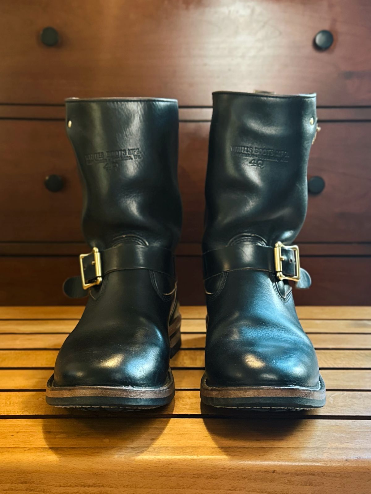 Photo by old_walrus on October 5, 2025 of the White's Max Schaaf 4Q x White's Engineer in Horween Black Chromexcel.