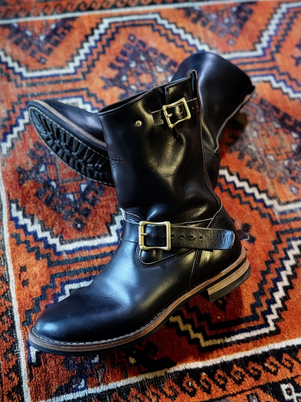 Photo by old_walrus on October 13, 2025 of the White's Max Schaaf 4Q x White's Engineer in Horween Black Chromexcel.