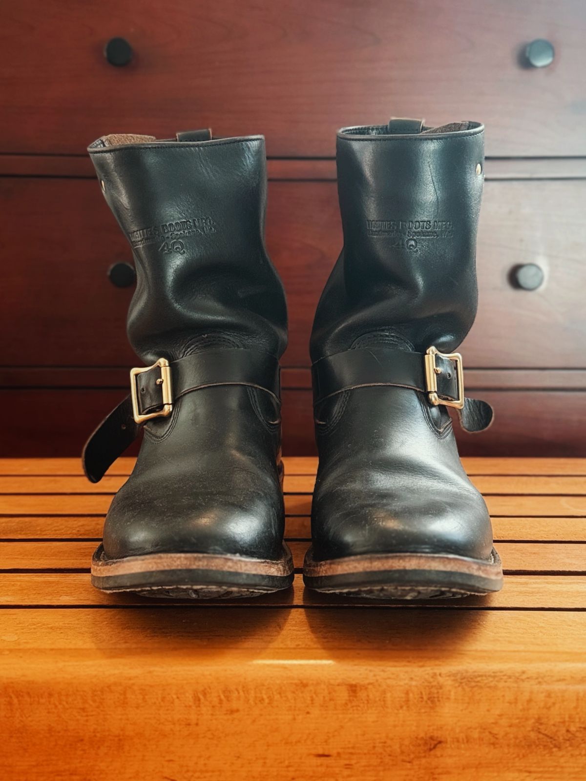 Photo by old_walrus on November 2, 2025 of the White's Max Schaaf 4Q x White's Engineer in Horween Black Chromexcel.