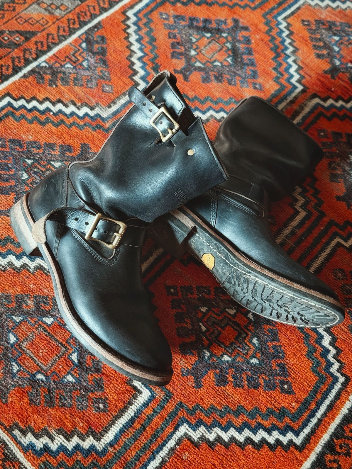 Photo by old_walrus on November 22, 2025 of the White's Max Schaaf 4Q x White's Engineer in Horween Black Chromexcel.