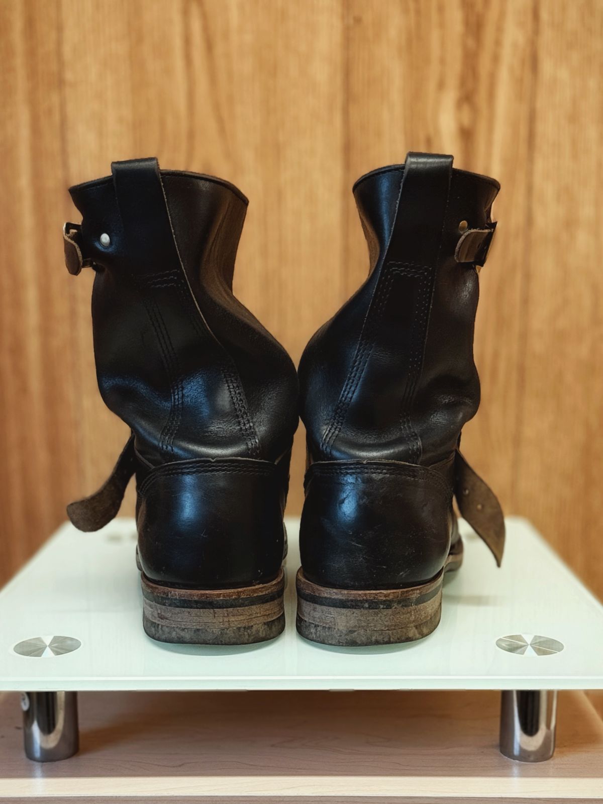 Photo by old_walrus on December 3, 2025 of the White's Max Schaaf 4Q x White's Engineer in Horween Black Chromexcel.