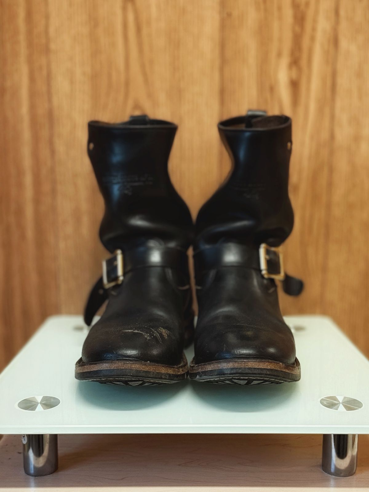 Photo by old_walrus on December 3, 2025 of the White's Max Schaaf 4Q x White's Engineer in Horween Black Chromexcel.