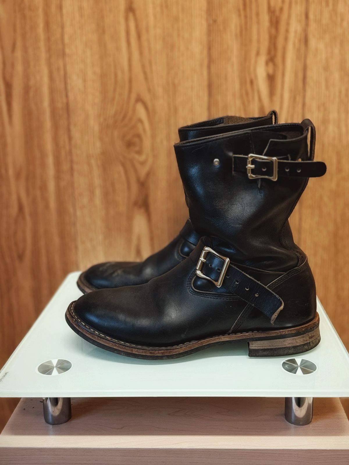 Photo by old_walrus on December 3, 2025 of the White's Max Schaaf 4Q x White's Engineer in Horween Black Chromexcel.