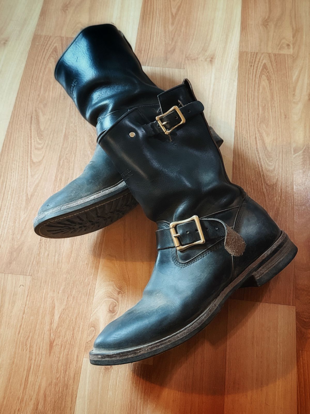 Photo by old_walrus on April 25, 2026 of the White's Max Schaaf 4Q x White's Engineer in Horween Black Chromexcel.