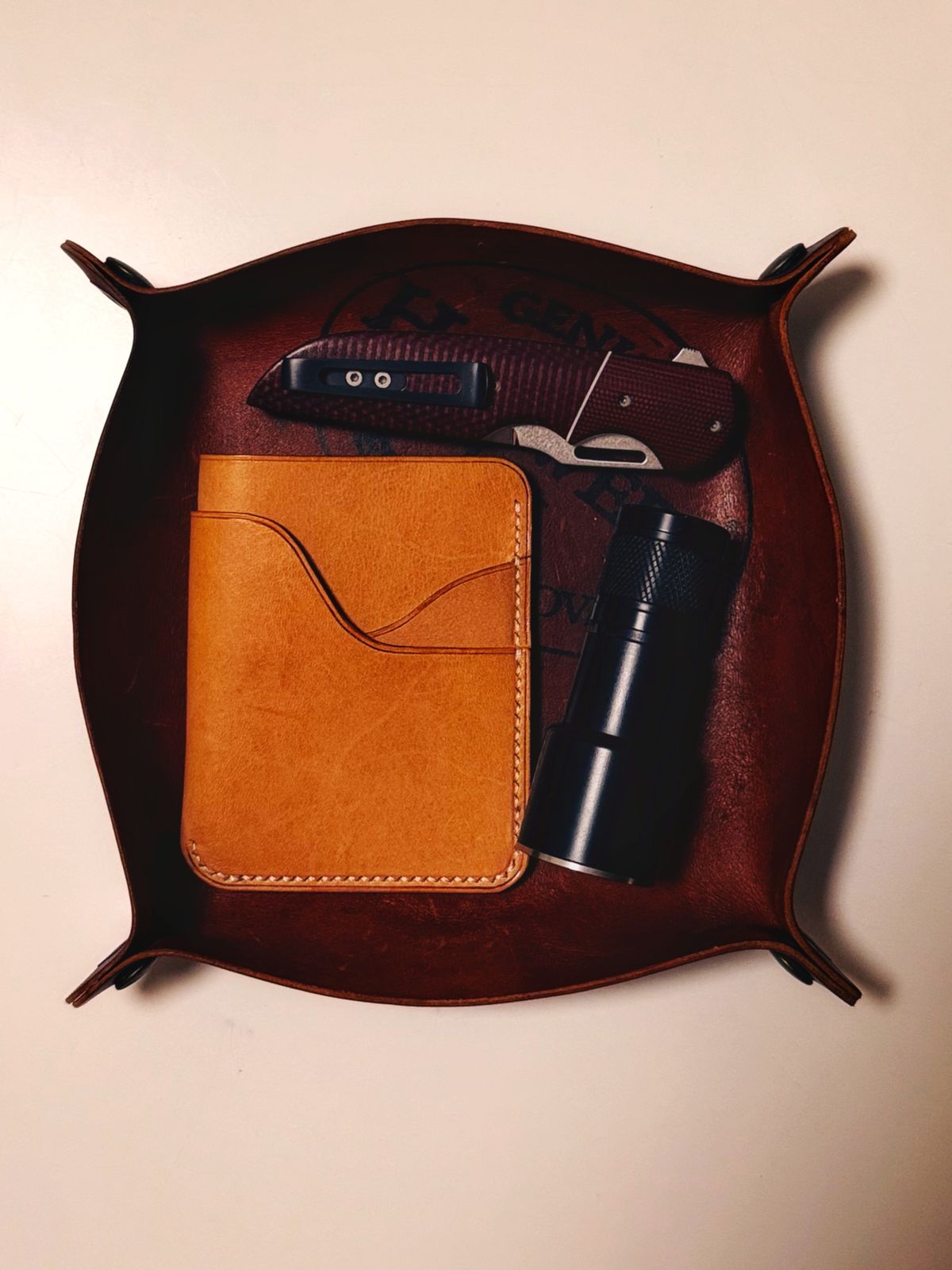 Photo by old_walrus on November 1, 2025 of the Dreadnought Leather Works Shortland wallet in Horween Natural Double Shoulder - Unkonwn Type.