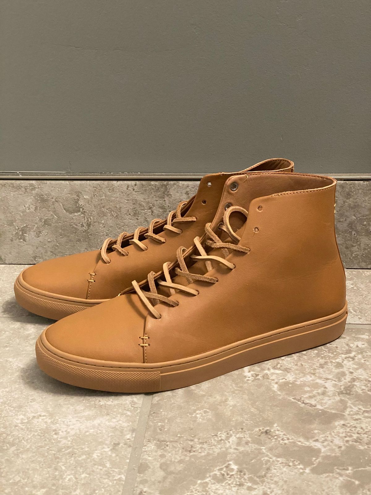 Photo by blytle on October 1, 2022 of the Thursday Premier High Top in Natural Vachetta.