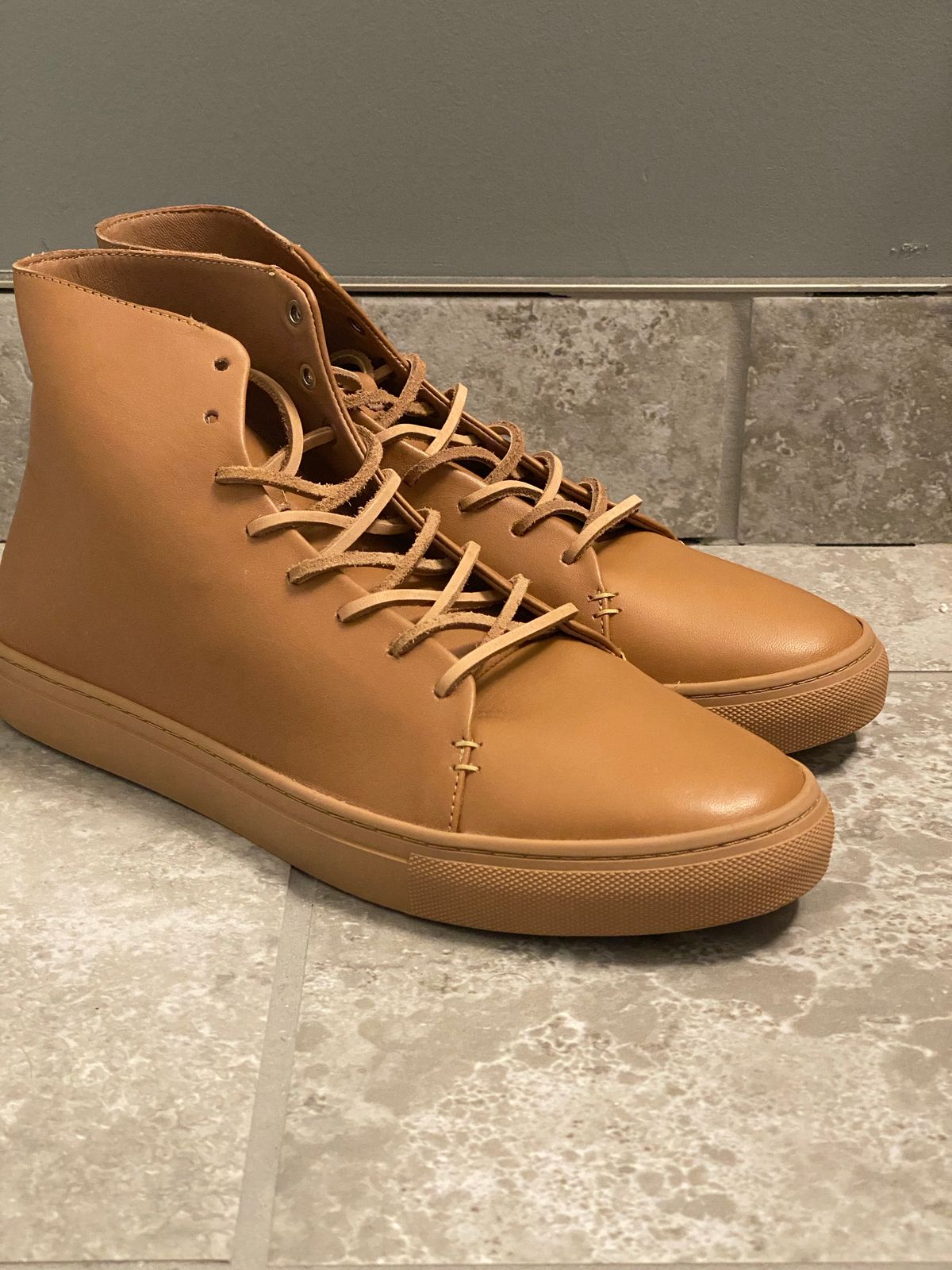 Photo by blytle on October 1, 2022 of the Thursday Premier High Top in Natural Vachetta.