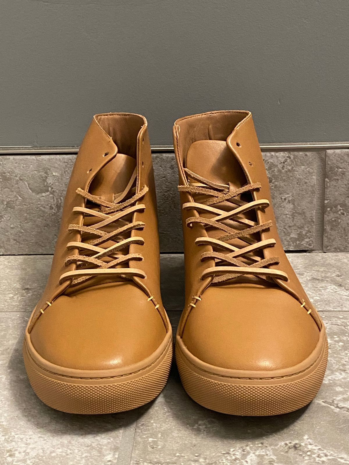 Photo by blytle on October 5, 2022 of the Thursday Premier High Top in Natural Vachetta.
