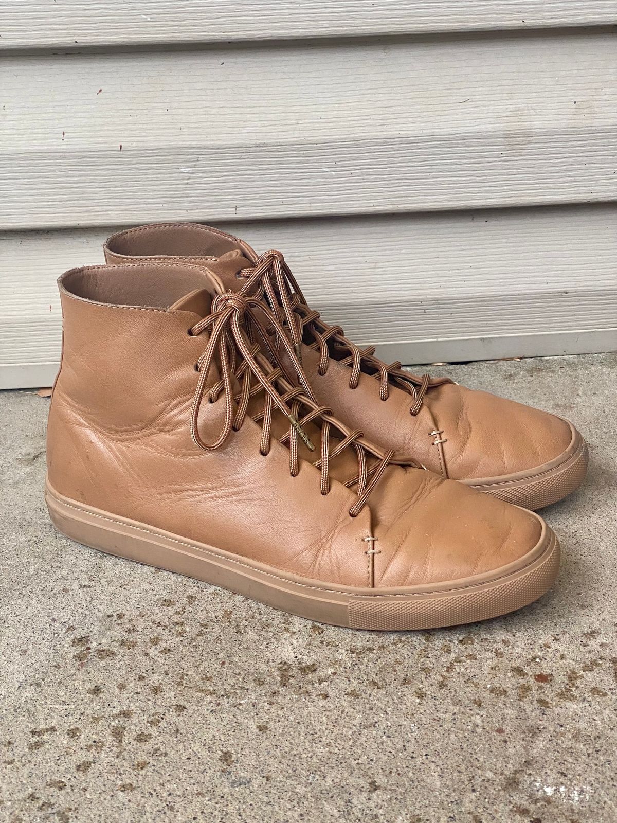 Photo by blytle on November 5, 2022 of the Thursday Premier High Top in Natural Vachetta.