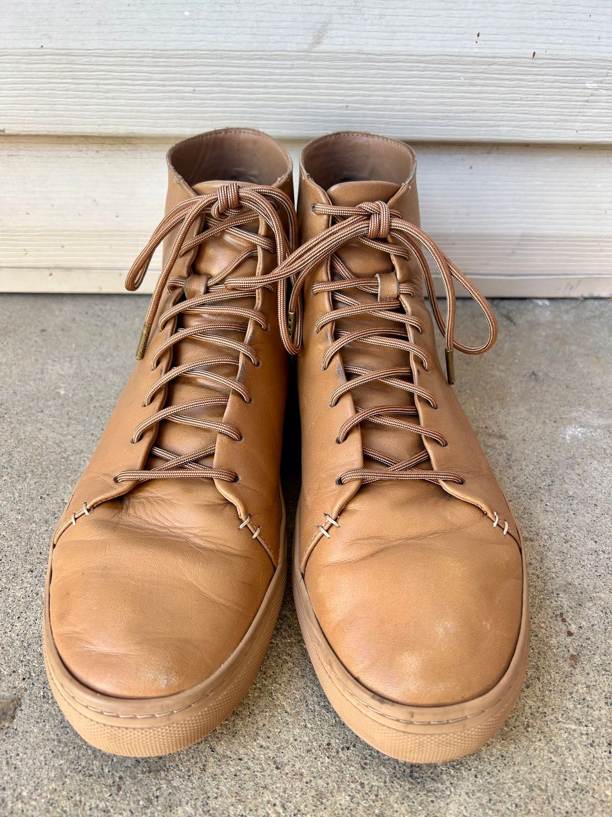 Photo by blytle on December 2, 2022 of the Thursday Premier High Top in Natural Vachetta.