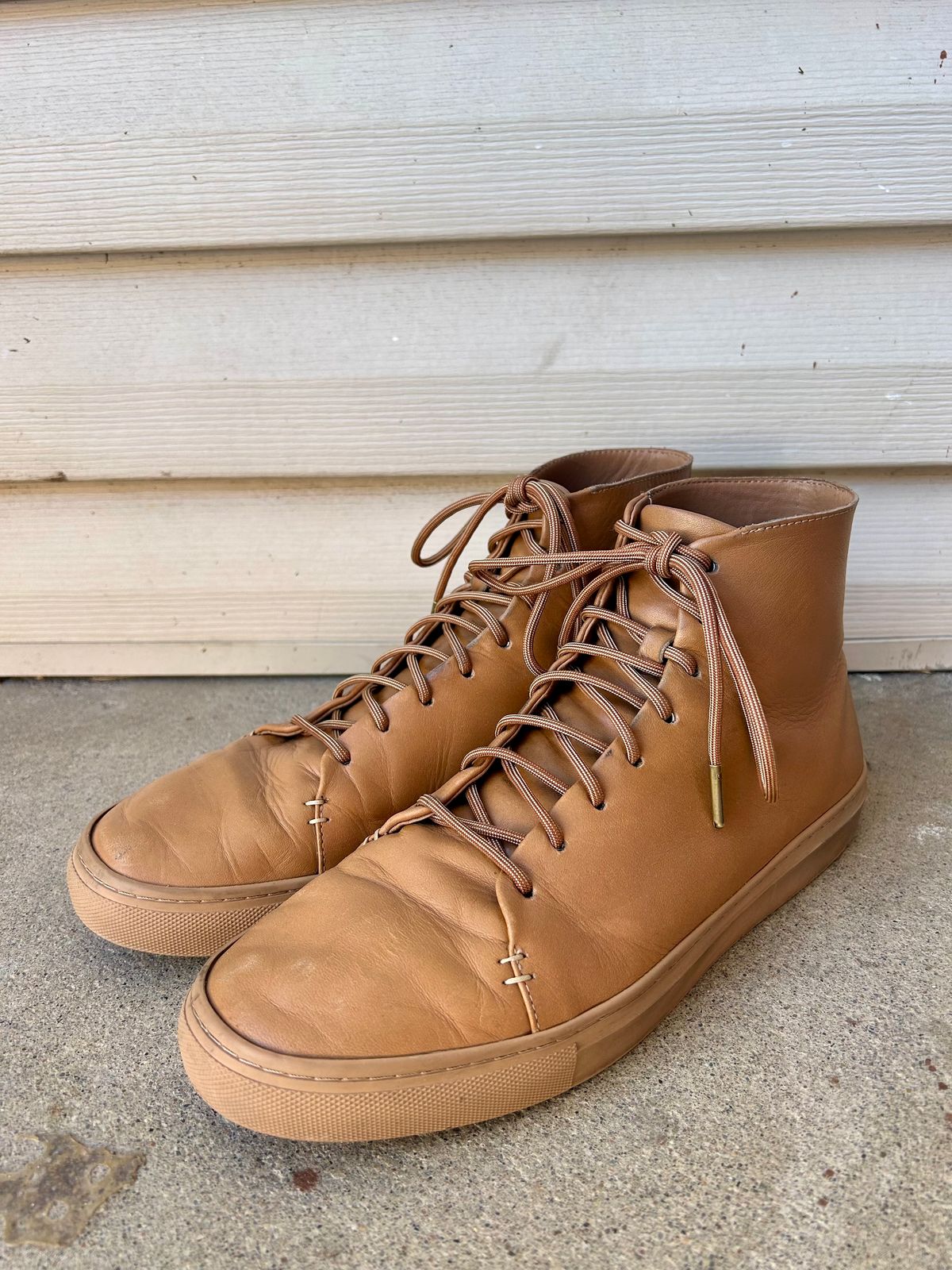 Photo by blytle on December 2, 2022 of the Thursday Premier High Top in Natural Vachetta.