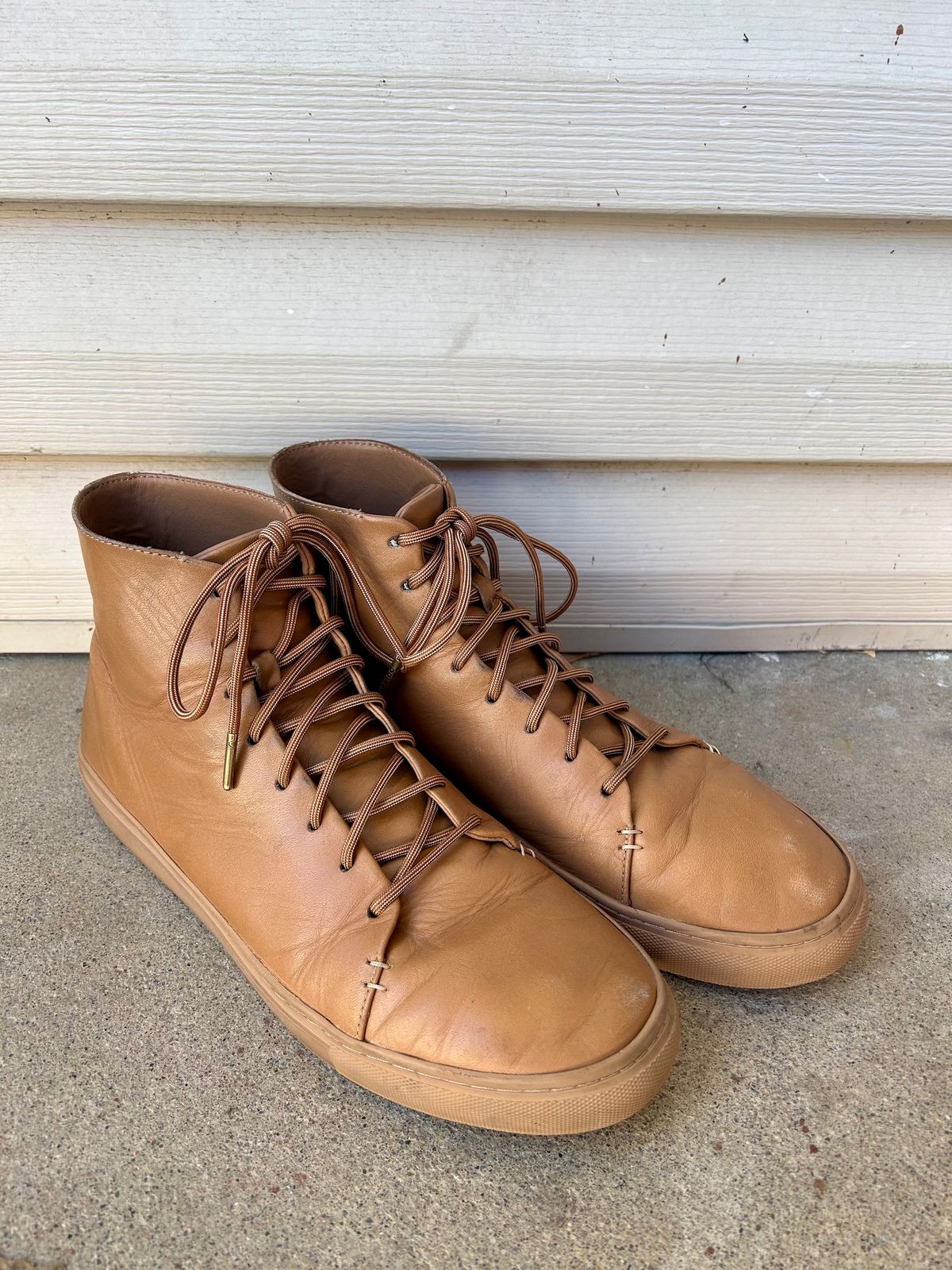 Photo by blytle on December 2, 2022 of the Thursday Premier High Top in Natural Vachetta.