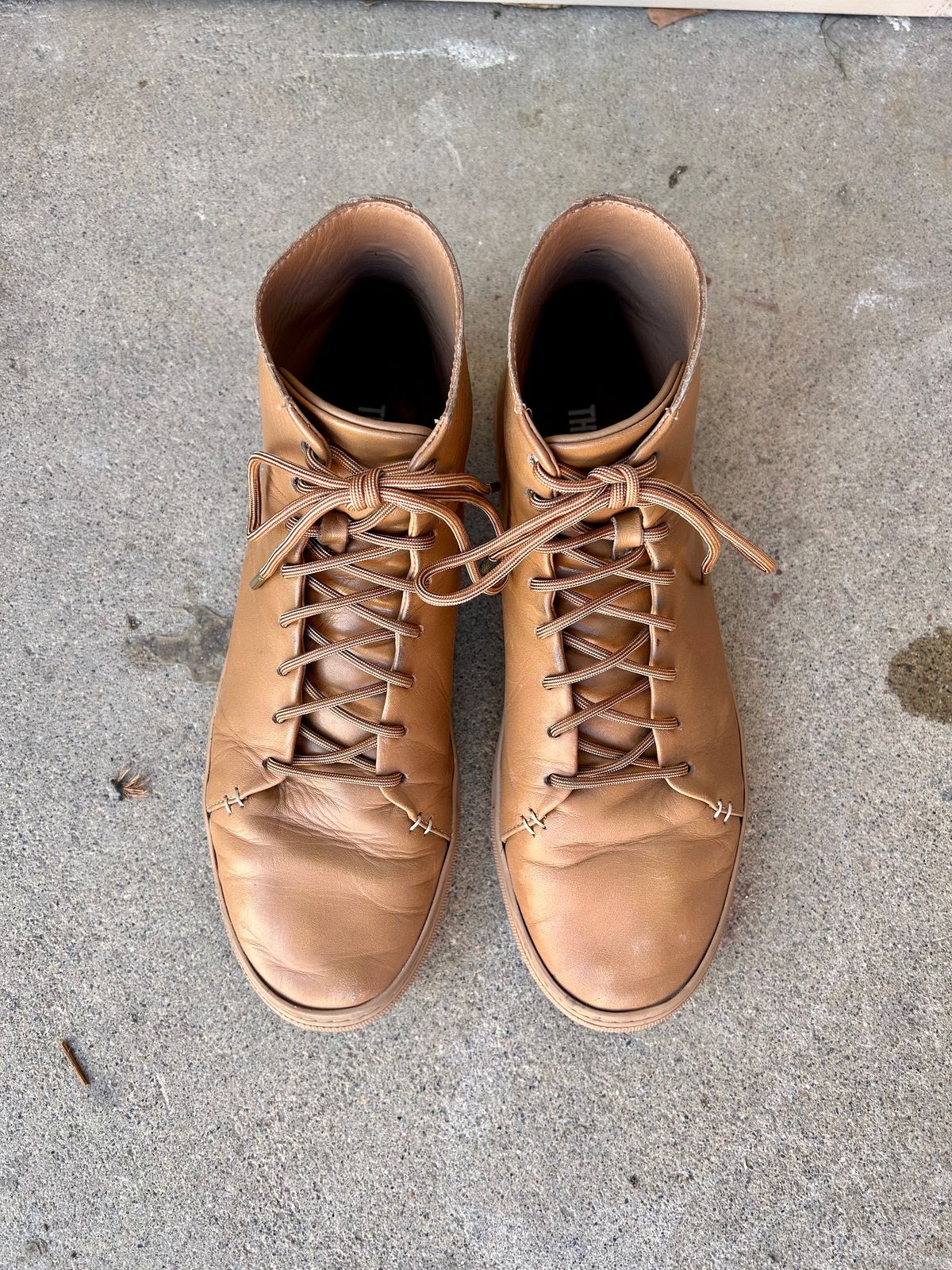 Photo by blytle on December 2, 2022 of the Thursday Premier High Top in Natural Vachetta.