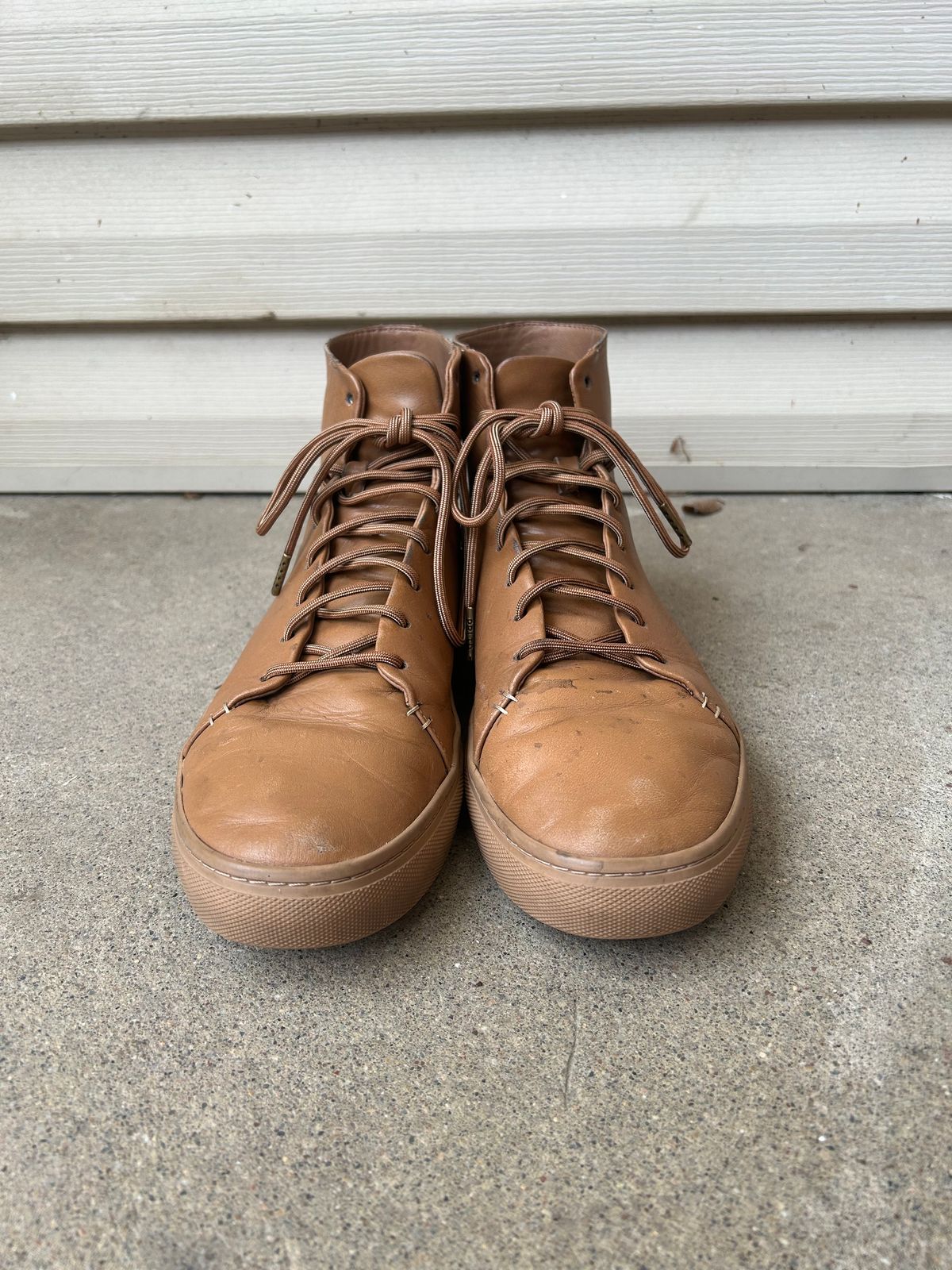 Photo by blytle on January 5, 2023 of the Thursday Premier High Top in Natural Vachetta.