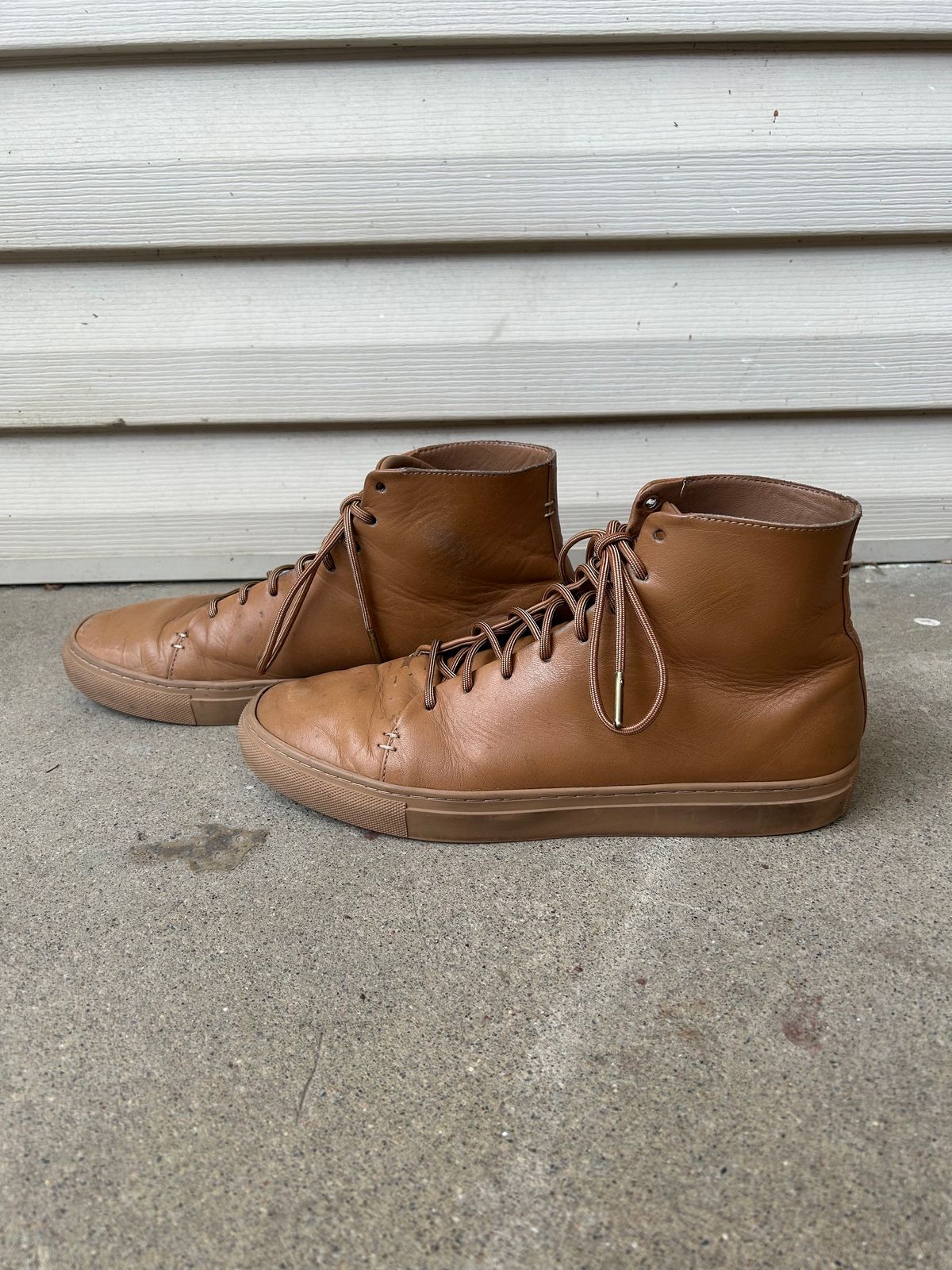 Photo by blytle on January 5, 2023 of the Thursday Premier High Top in Natural Vachetta.