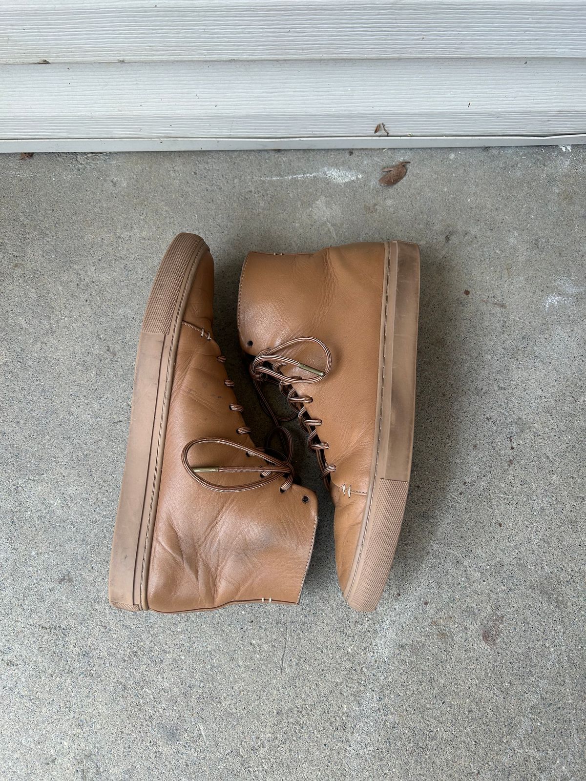 Photo by blytle on January 5, 2023 of the Thursday Premier High Top in Natural Vachetta.