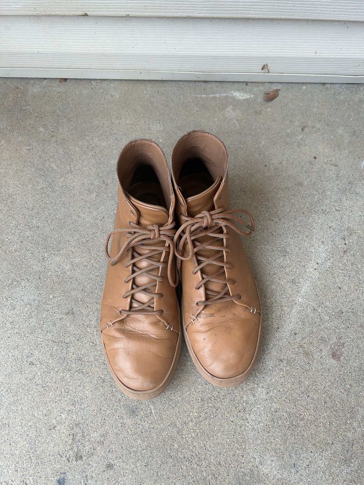 Photo by blytle on January 5, 2023 of the Thursday Premier High Top in Natural Vachetta.