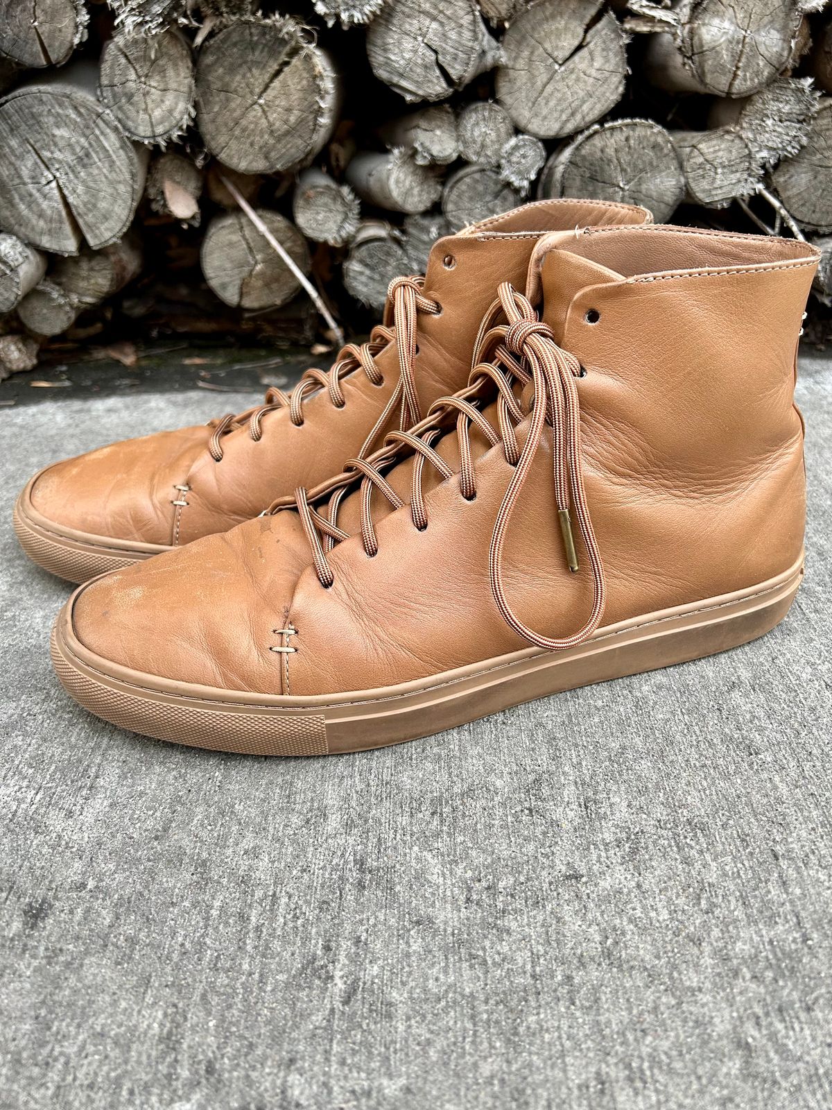 Photo by blytle on March 6, 2023 of the Thursday Premier High Top in Natural Vachetta.