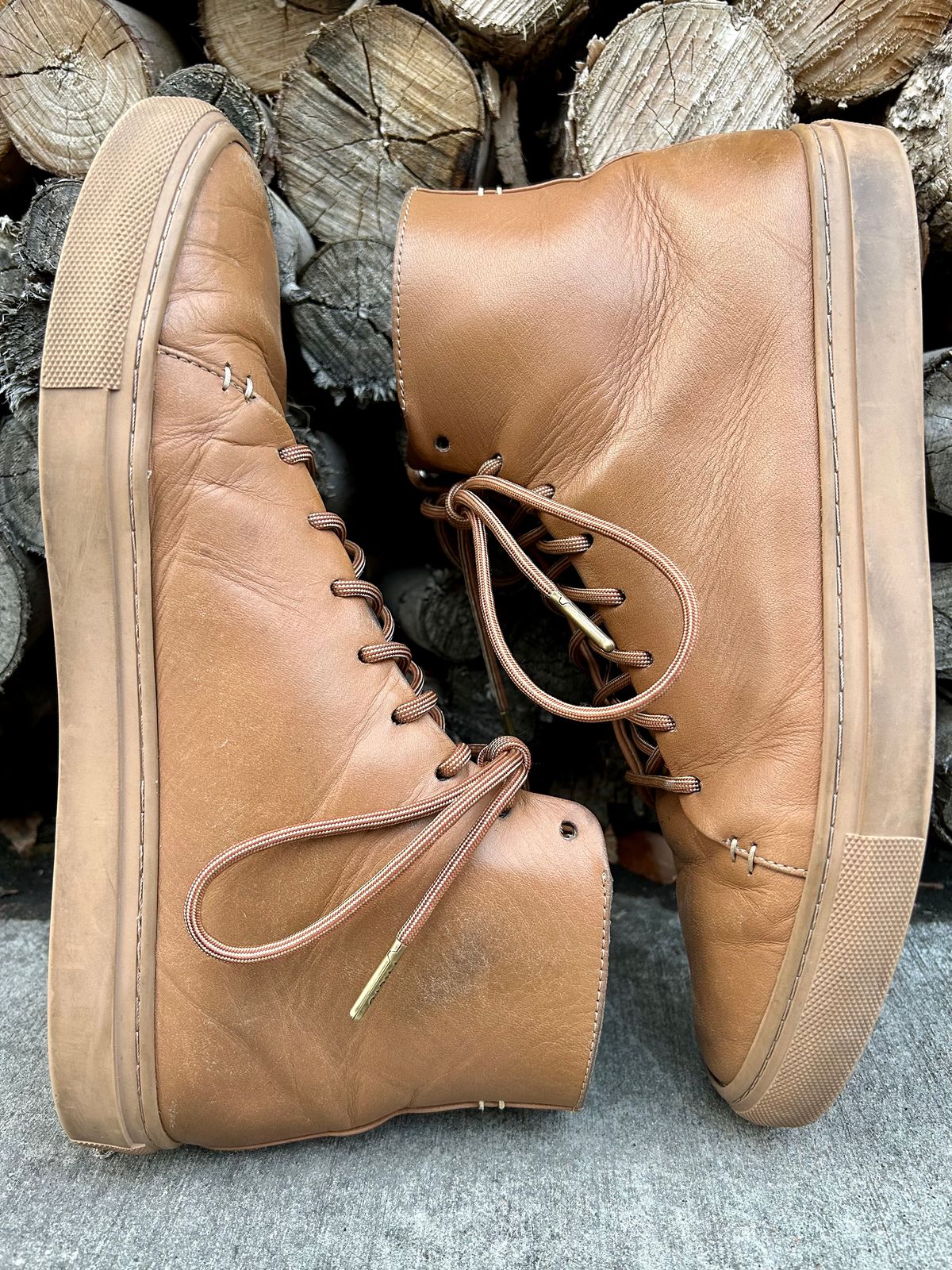 Photo by blytle on March 6, 2023 of the Thursday Premier High Top in Natural Vachetta.