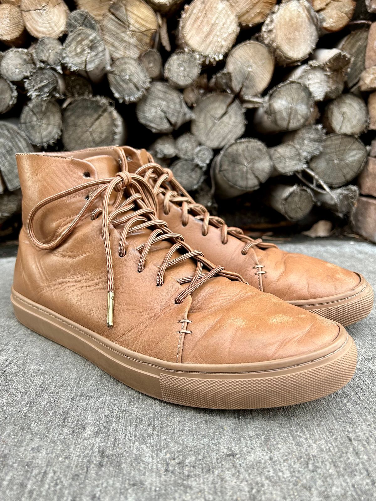 Photo by blytle on March 6, 2023 of the Thursday Premier High Top in Natural Vachetta.