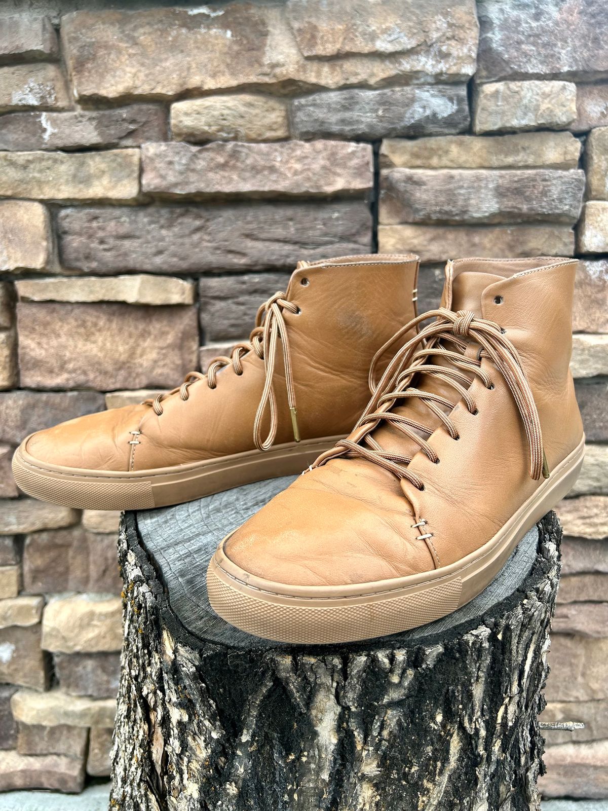 Photo by blytle on April 5, 2023 of the Thursday Premier High Top in Natural Vachetta.