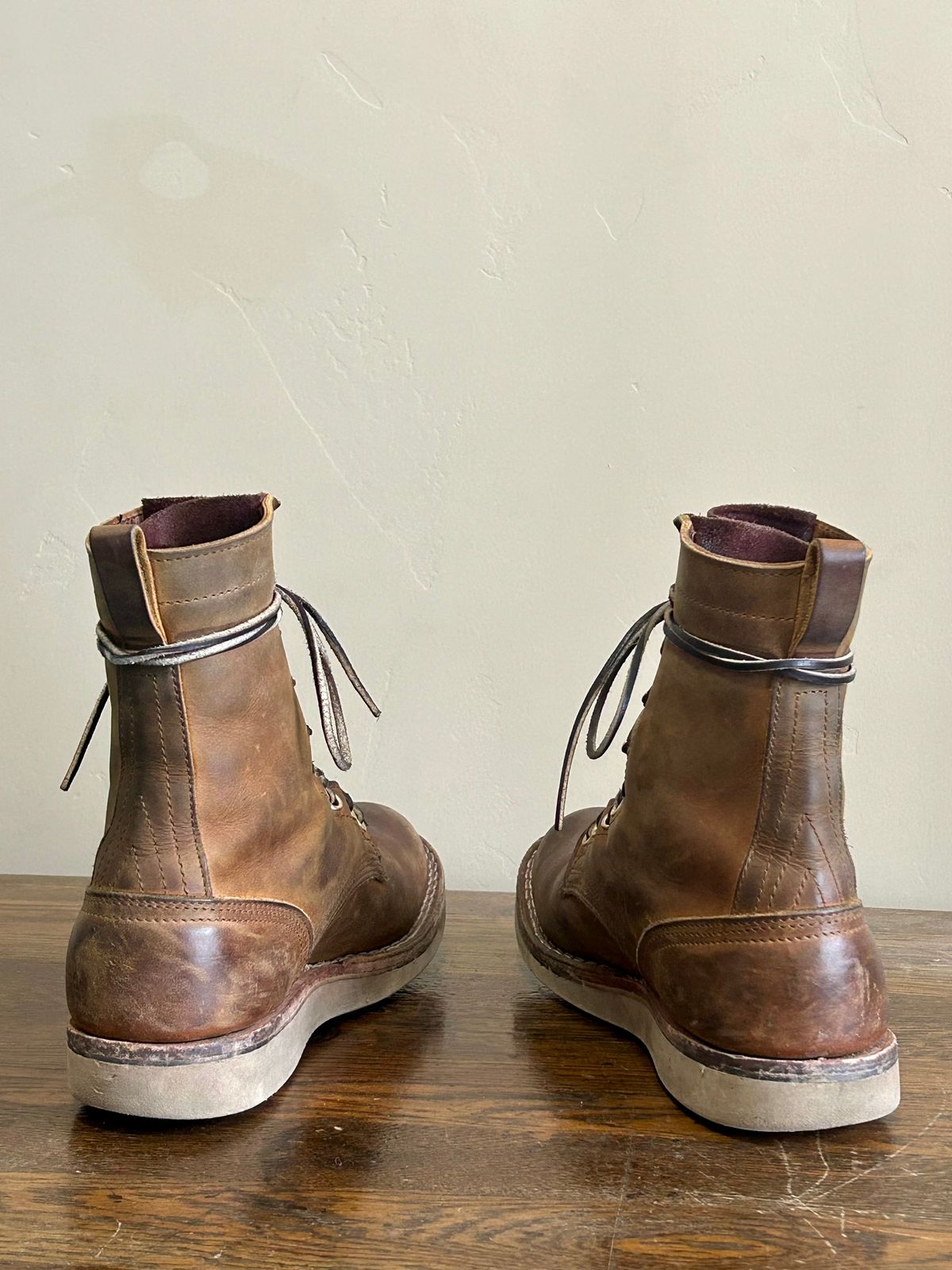 Photo by blytle on March 5, 2024 of the Nicks Traveler in Horween Orange Predator.