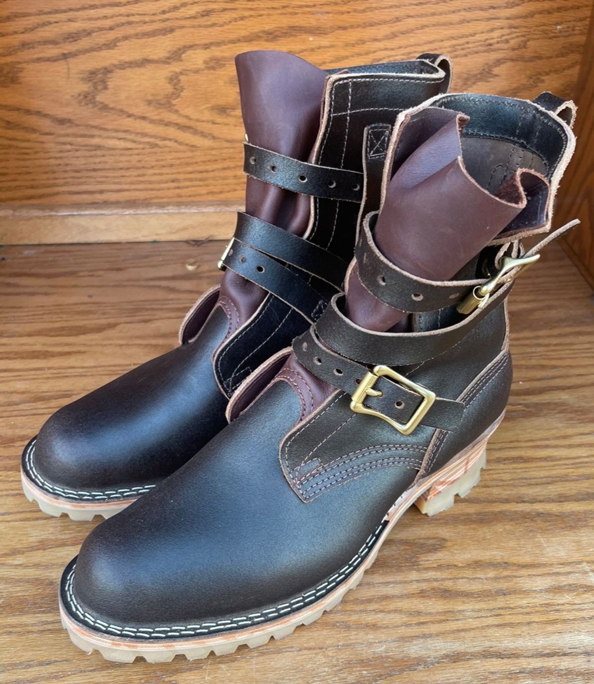 Photo by staceydude on October 2, 2023 of the Nicks TankerPro in Horween Brown Waxed Flesh.