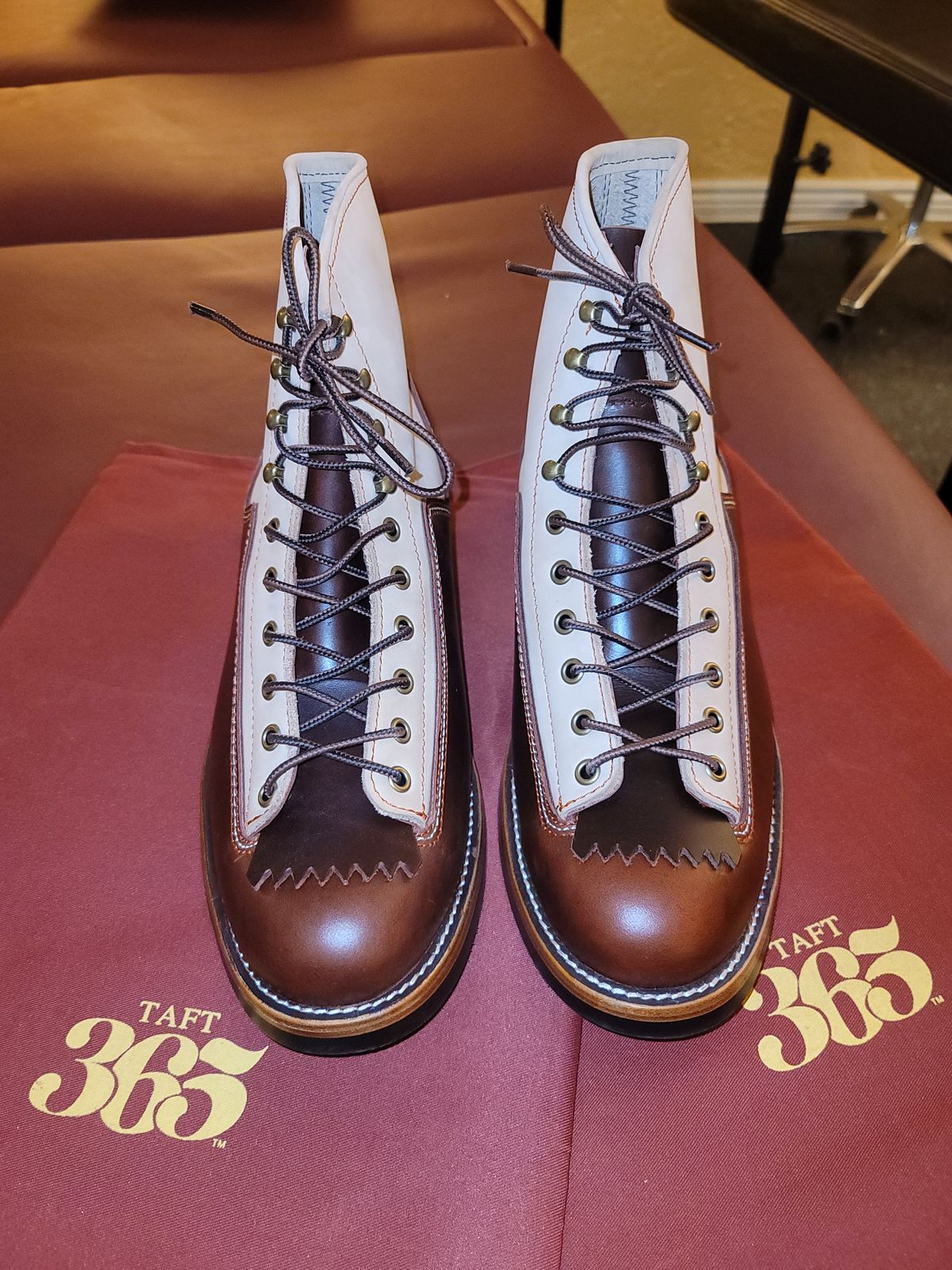 Photo by MrRingo on November 1, 2023 of the TAFT Model 007 in Cherry Oil Tan.