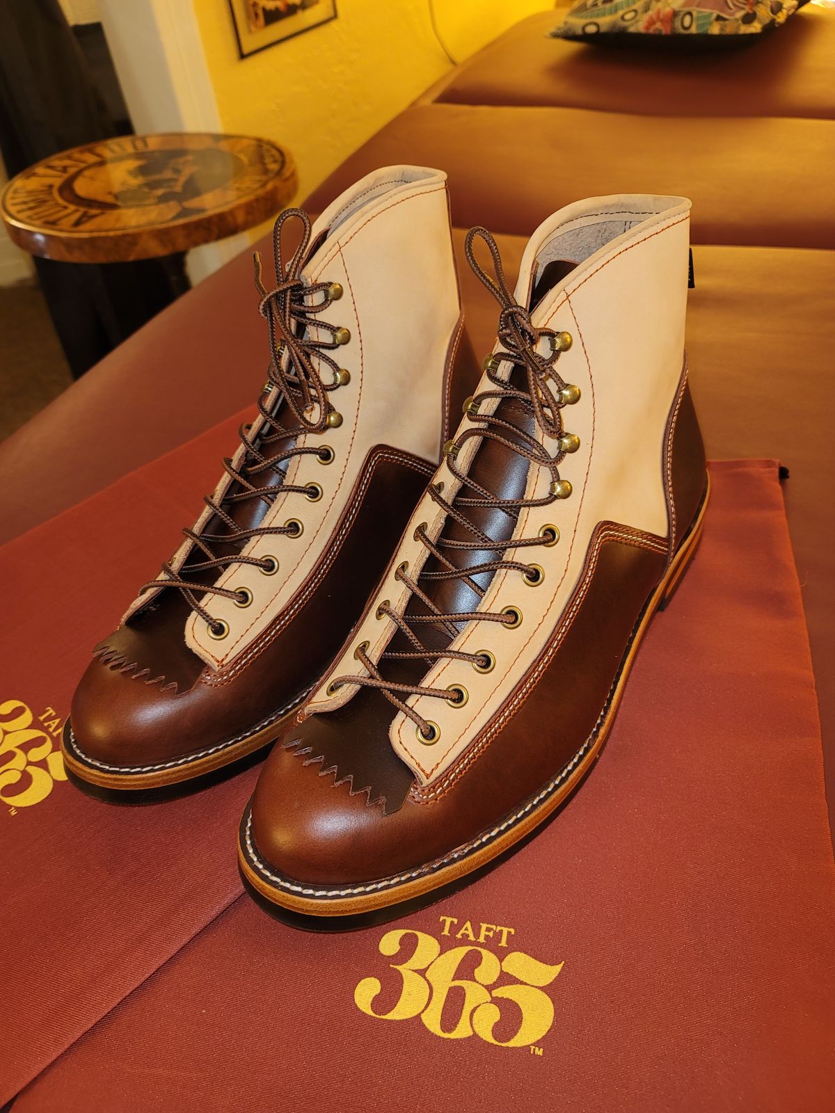 Photo by MrRingo on November 1, 2023 of the TAFT Model 007 in Cherry Oil Tan.