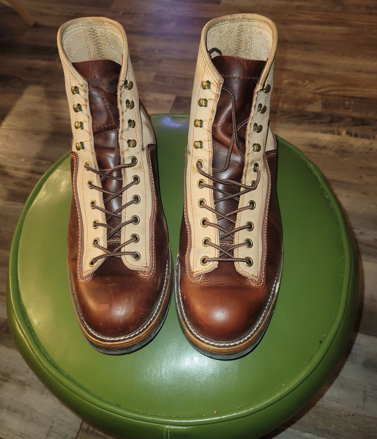 Photo by MrRingo on December 8, 2023 of the TAFT Model 007 in Cherry Oil Tan.