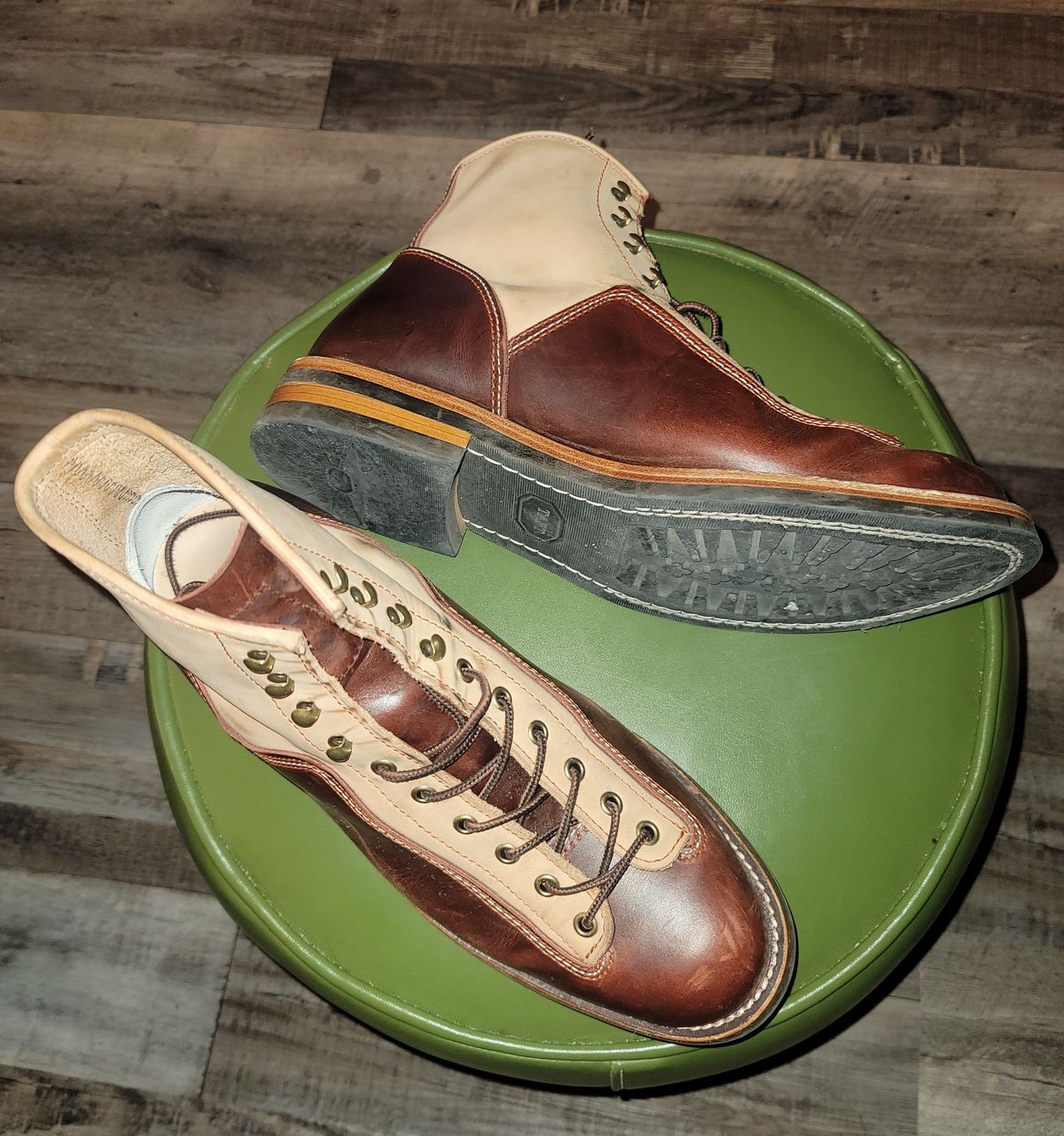 Photo by MrRingo on December 8, 2023 of the TAFT Model 007 in Cherry Oil Tan.