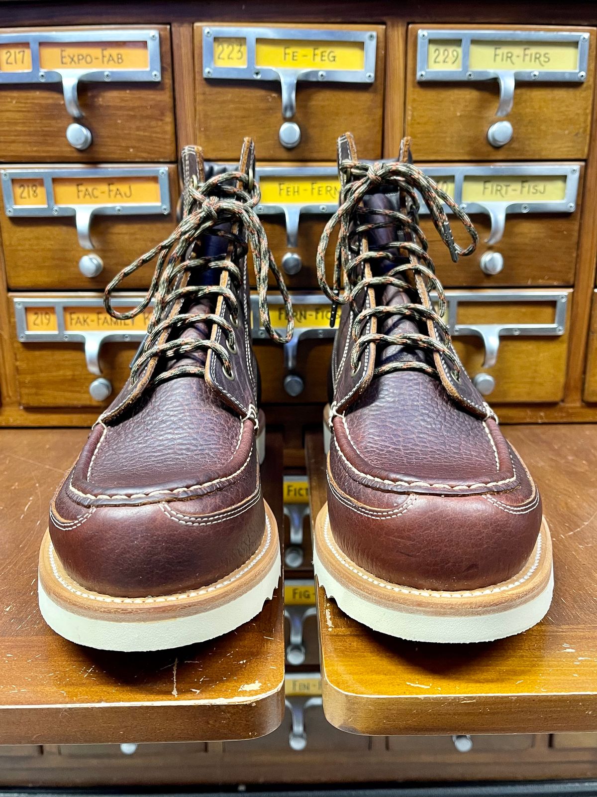 Photo by bootsandblocks on October 1, 2022 of the Grant Stone Field Boot in Seidel Walnut Bison.