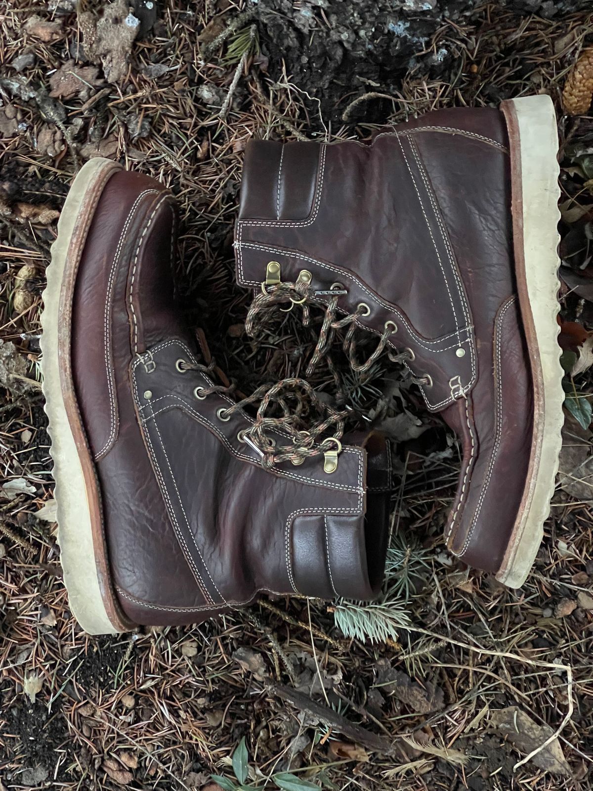 Photo by bootsandblocks on January 4, 2023 of the Grant Stone Field Boot in Seidel Walnut Bison.