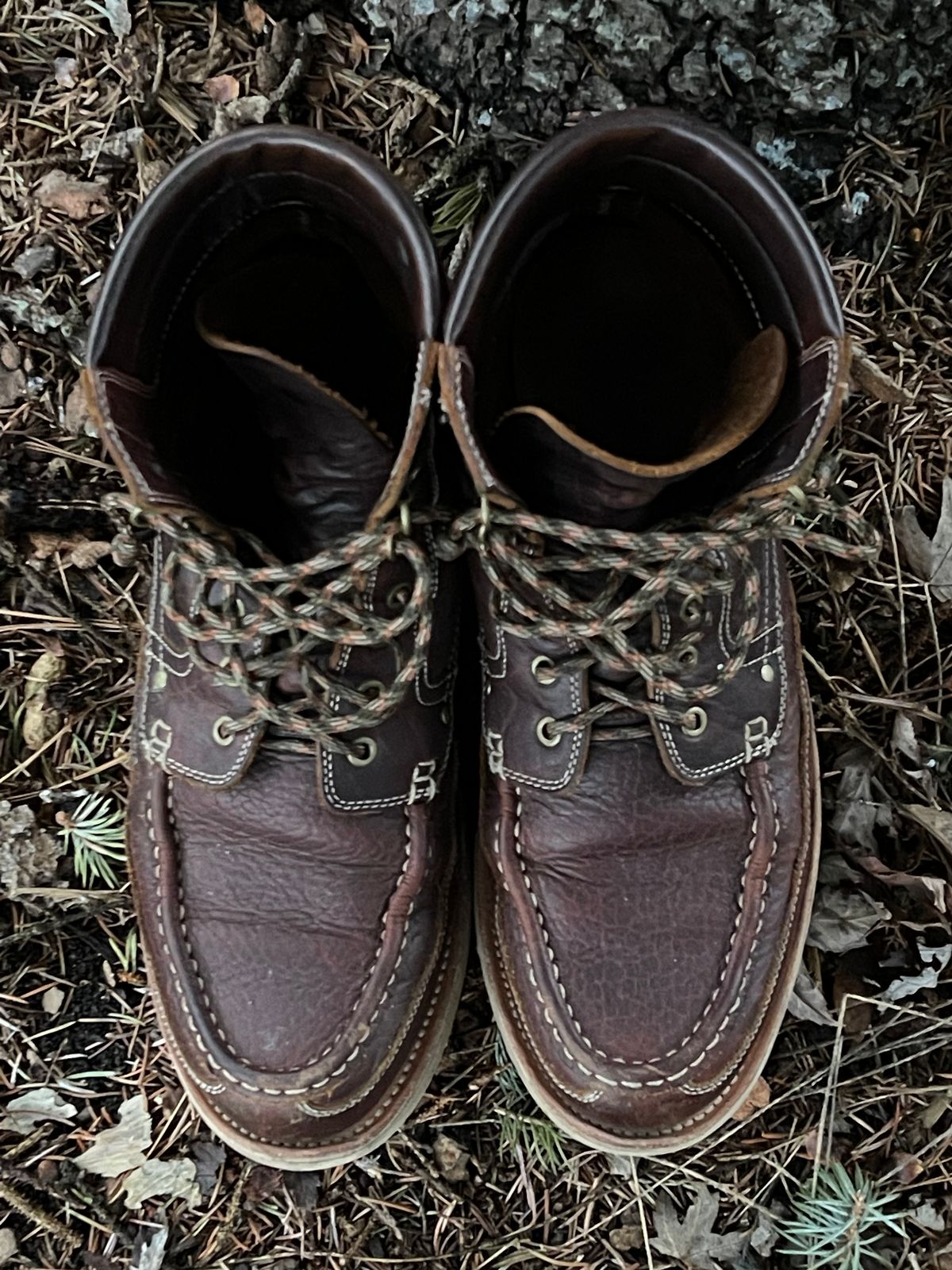 Photo by bootsandblocks on January 4, 2023 of the Grant Stone Field Boot in Seidel Walnut Bison.