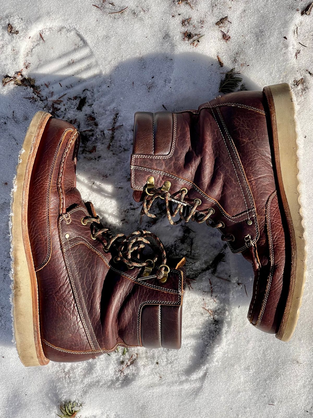 Photo by bootsandblocks on February 1, 2023 of the Grant Stone Field Boot in Seidel Walnut Bison.