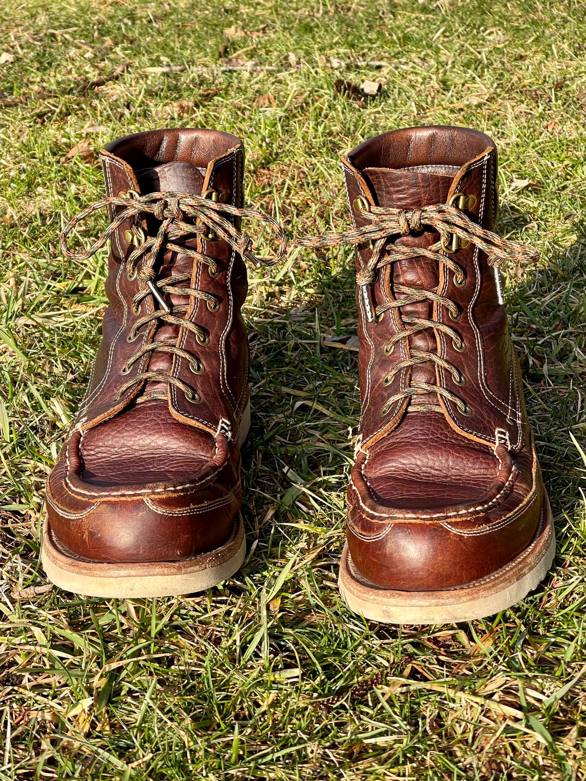 Photo by bootsandblocks on March 1, 2023 of the Grant Stone Field Boot in Seidel Walnut Bison.