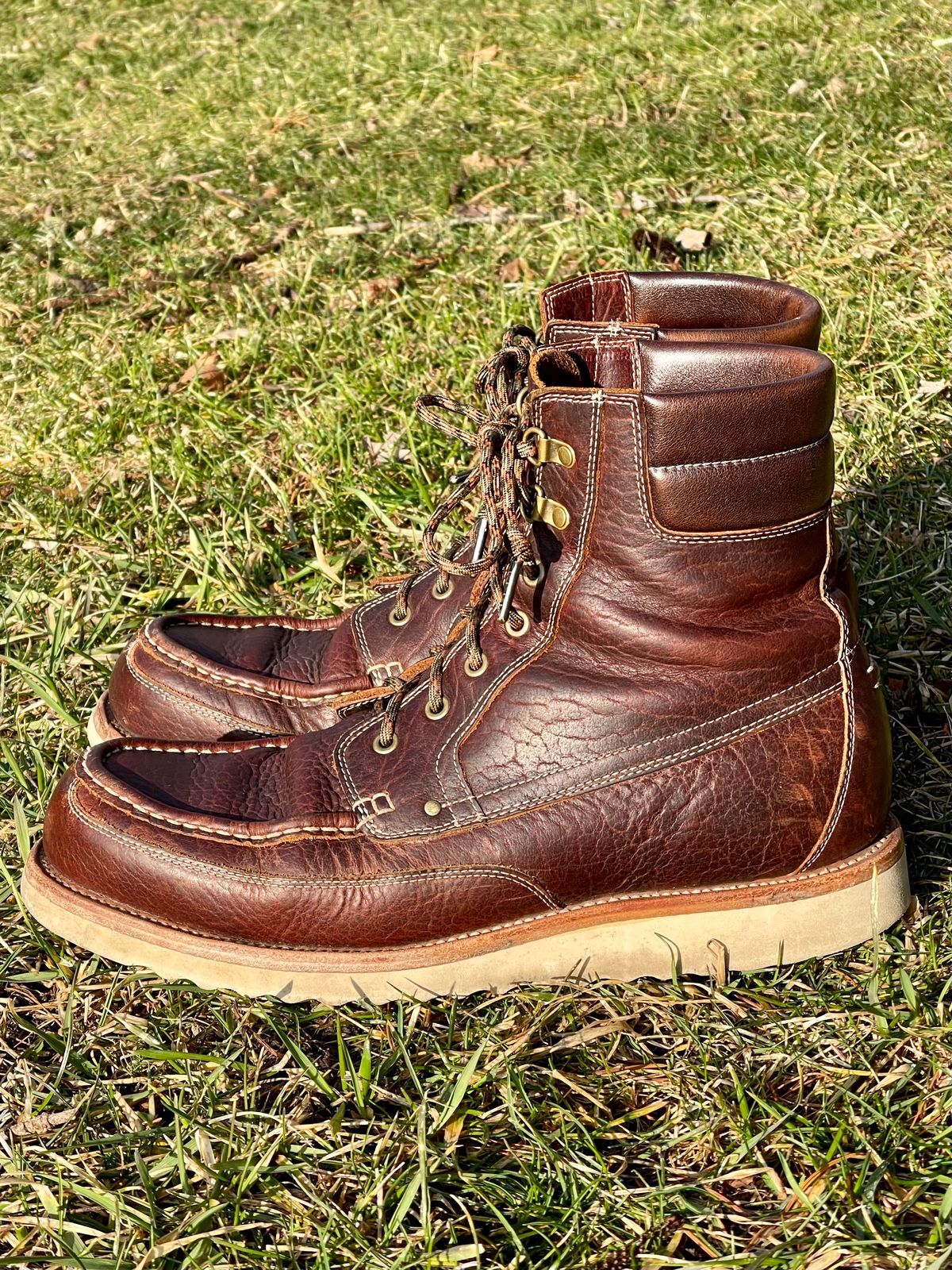 Photo by bootsandblocks on March 1, 2023 of the Grant Stone Field Boot in Seidel Walnut Bison.