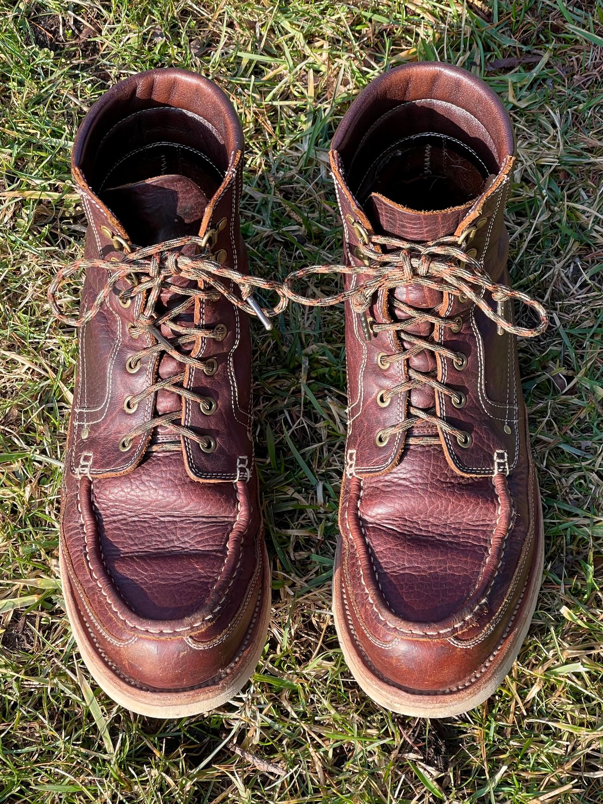 Photo by bootsandblocks on March 1, 2023 of the Grant Stone Field Boot in Seidel Walnut Bison.