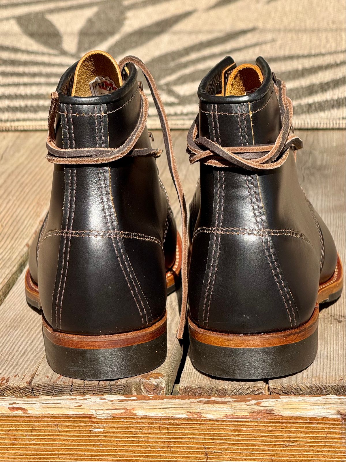 Photo by bootsandblocks on October 11, 2024 of the Red Wing Beckman Flatbox in S.B. Foot Black Klondike.