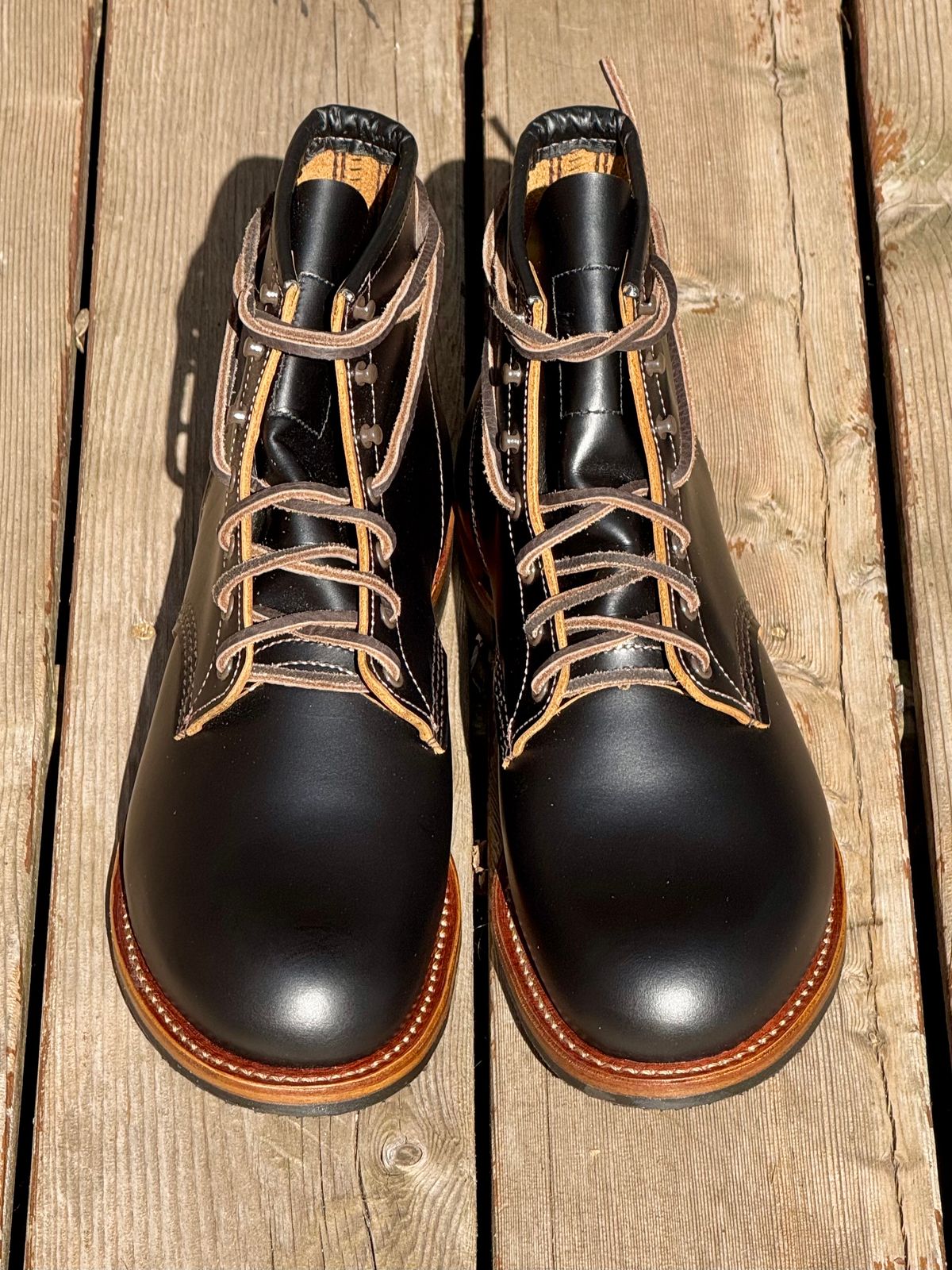 Photo by bootsandblocks on October 11, 2024 of the Red Wing Beckman Flatbox in S.B. Foot Black Klondike.
