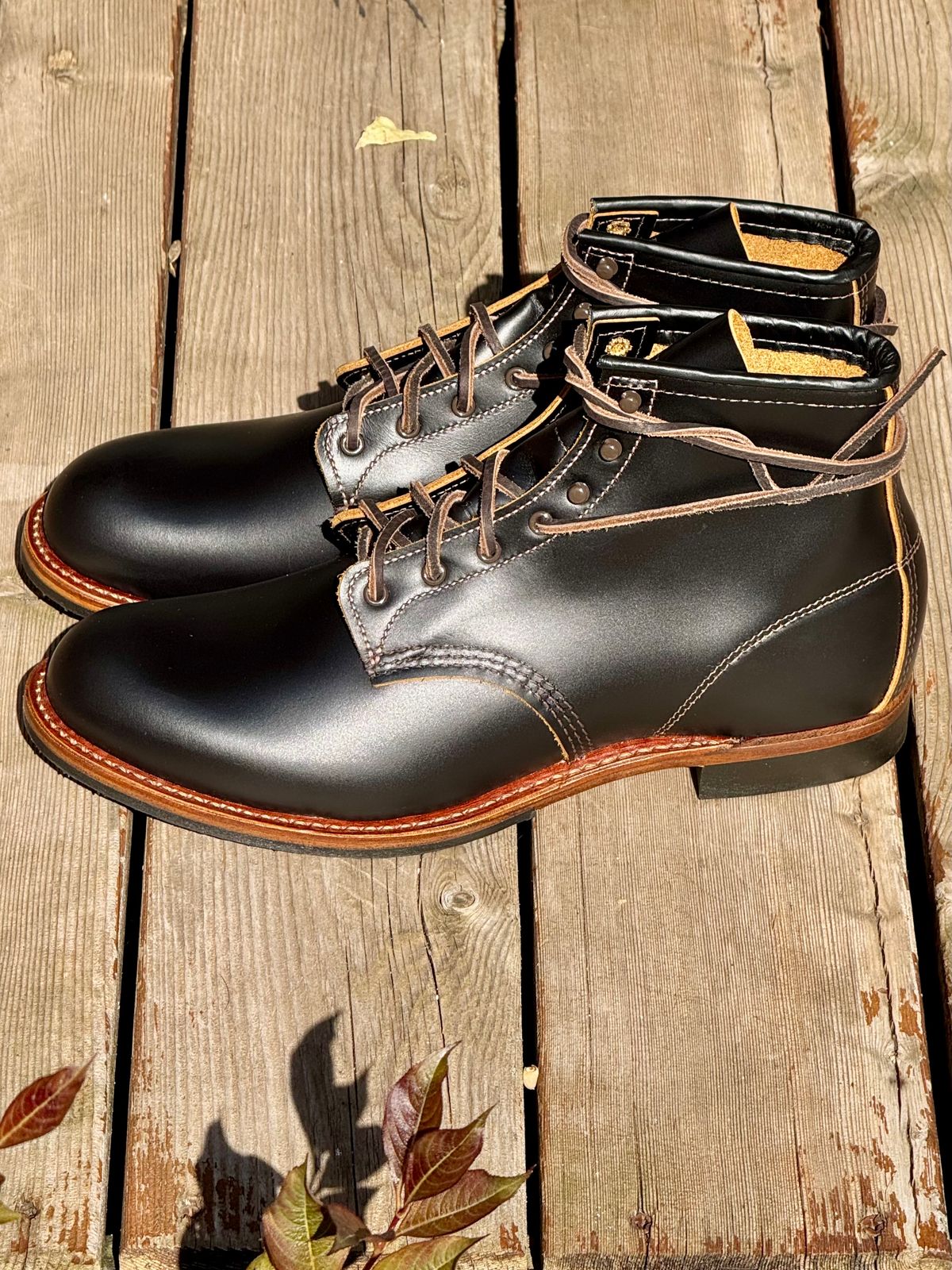 Photo by bootsandblocks on October 11, 2024 of the Red Wing Beckman Flatbox in S.B. Foot Black Klondike.