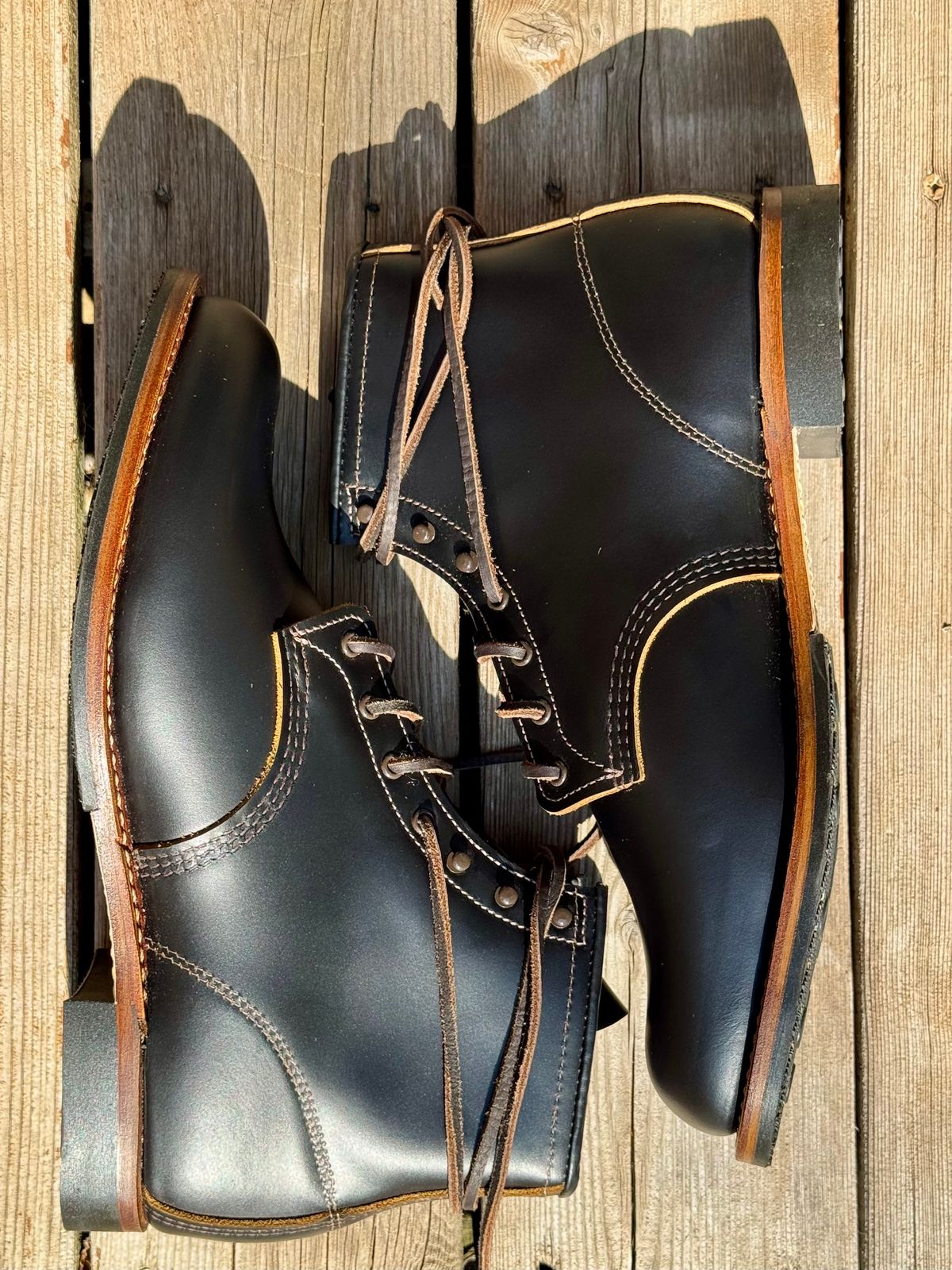 Photo by bootsandblocks on October 11, 2024 of the Red Wing Beckman Flatbox in S.B. Foot Black Klondike.