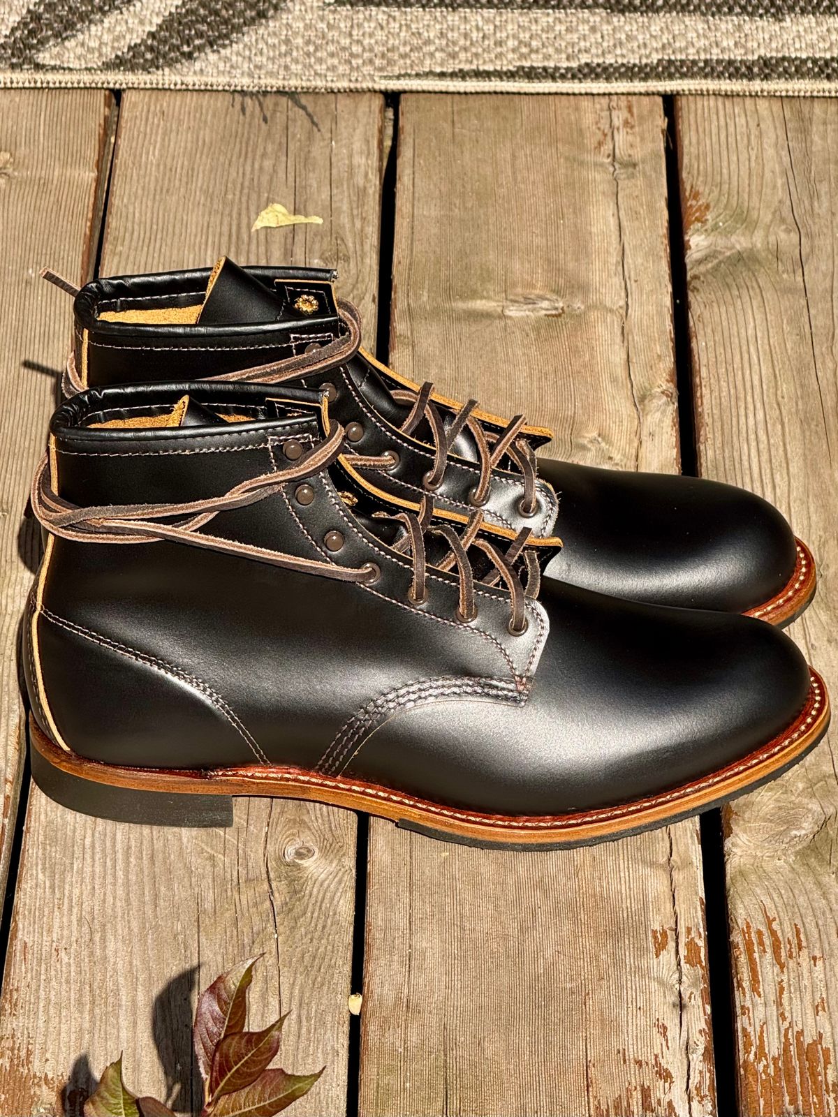 Photo by bootsandblocks on October 11, 2024 of the Red Wing Beckman Flatbox in S.B. Foot Black Klondike.