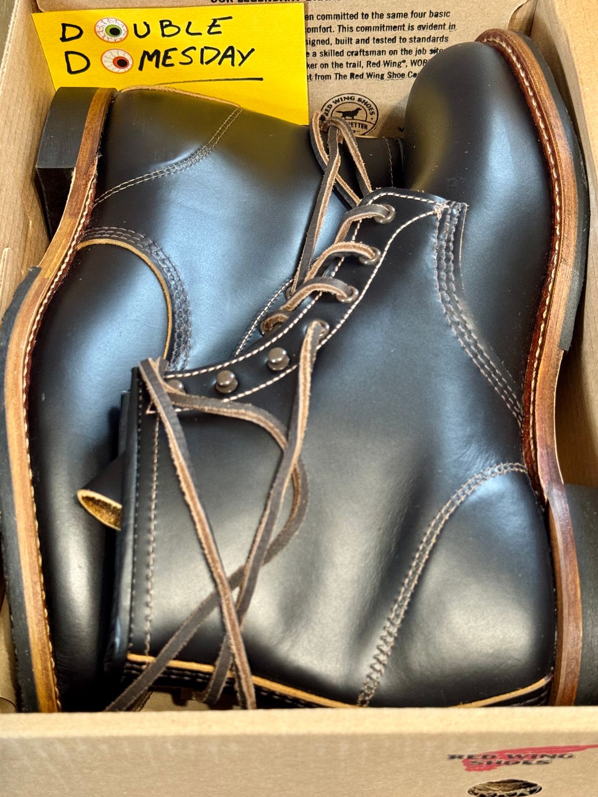 Photo by bootsandblocks on October 11, 2024 of the Red Wing Beckman Flatbox in S.B. Foot Black Klondike.