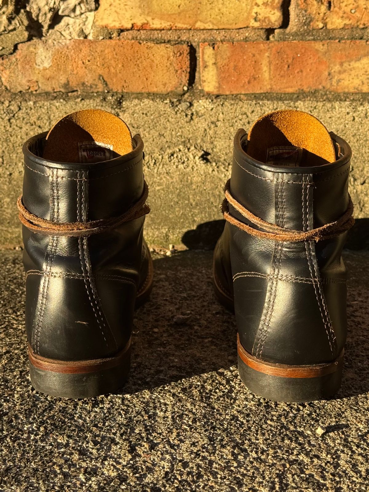 Photo by bootsandblocks on November 4, 2024 of the Red Wing Beckman Flatbox in S.B. Foot Black Klondike.