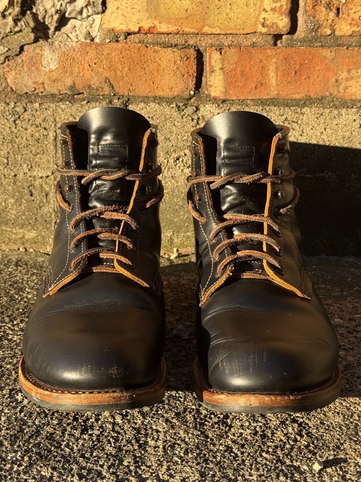 Photo by bootsandblocks on November 4, 2024 of the Red Wing Beckman Flatbox in S.B. Foot Black Klondike.