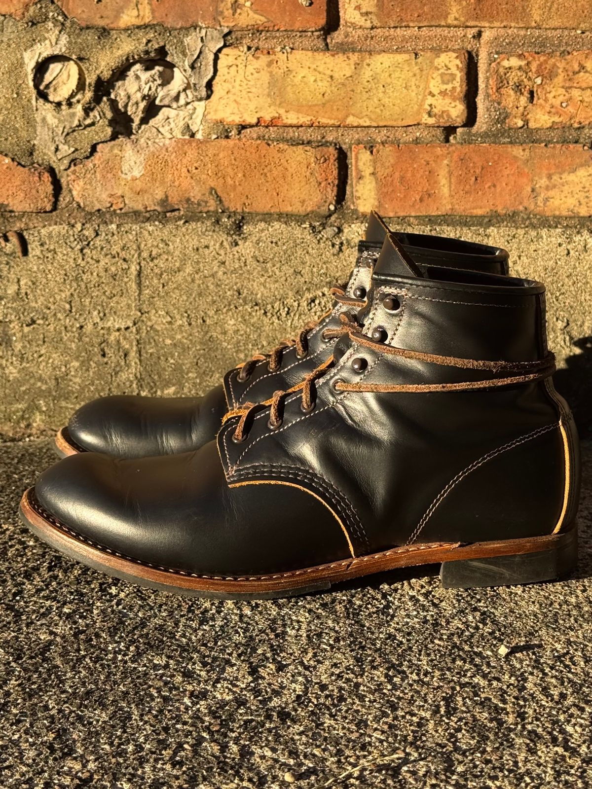 Photo by bootsandblocks on November 4, 2024 of the Red Wing Beckman Flatbox in S.B. Foot Black Klondike.